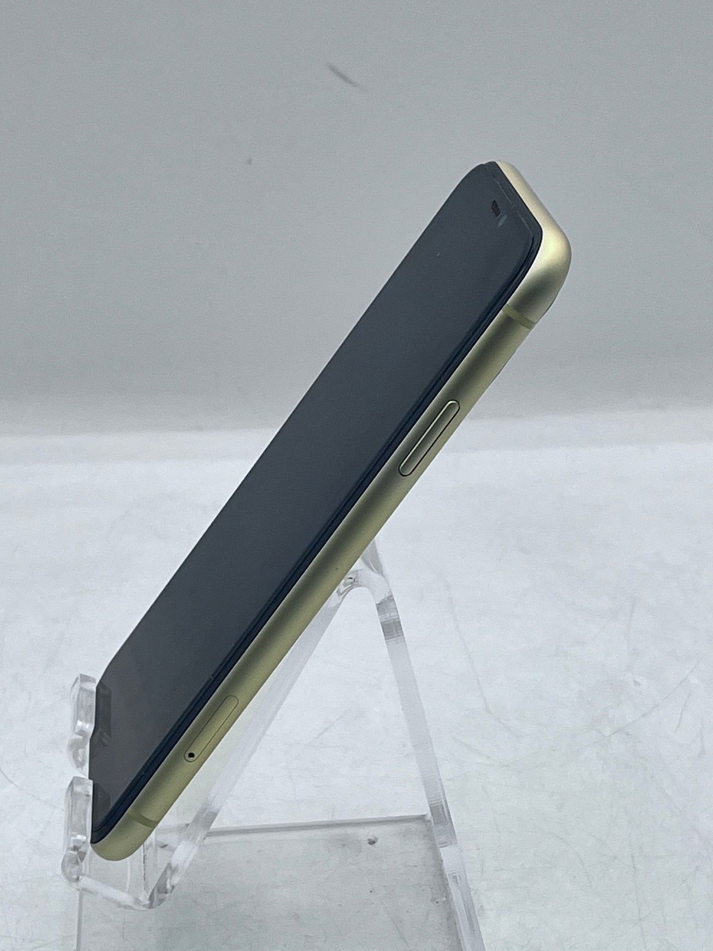 Unlocked Apple iPhone 11 64GB A2111 MWHW2LL/A - Yellow READ