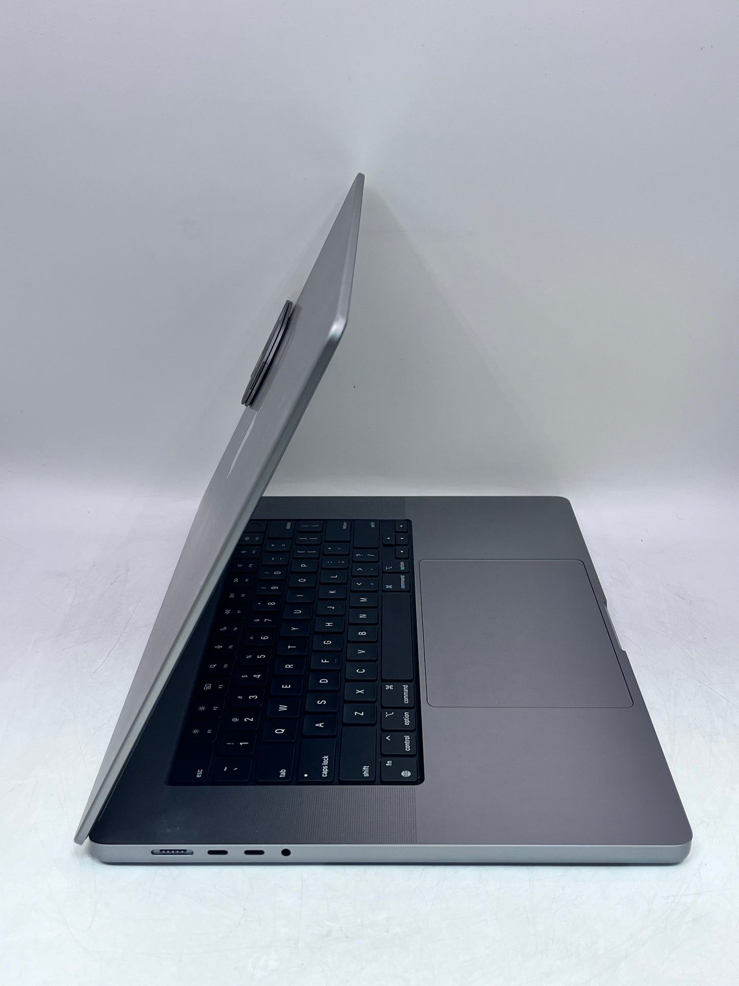 Apple MacBook Pro 16" A2485 - M1 Pro, 16GB RAM, 1TB SSD, Silver