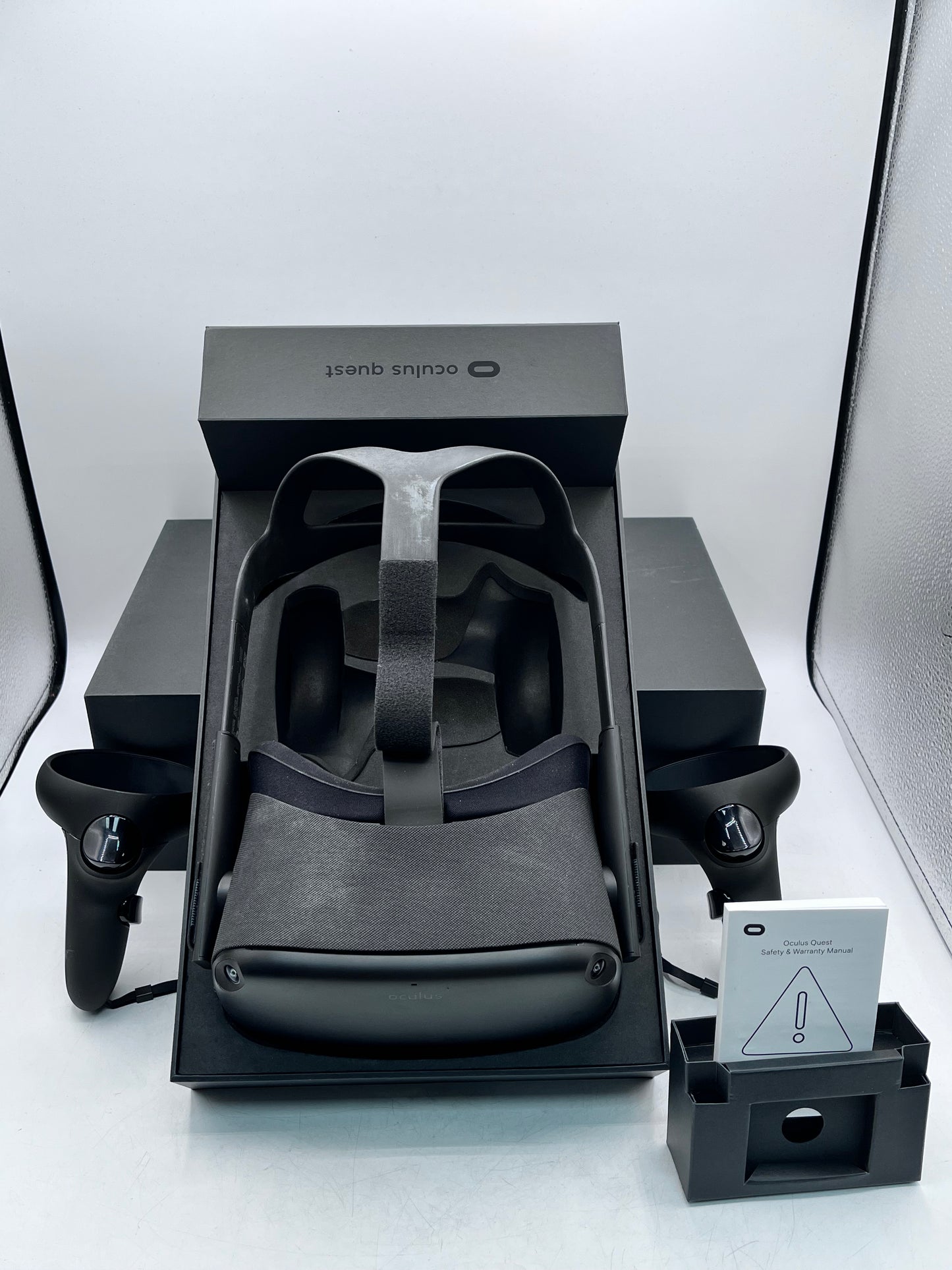 Oculus Quest 1 VR Gaming Headset 128GB 2 Controllers, Box - Black - Used