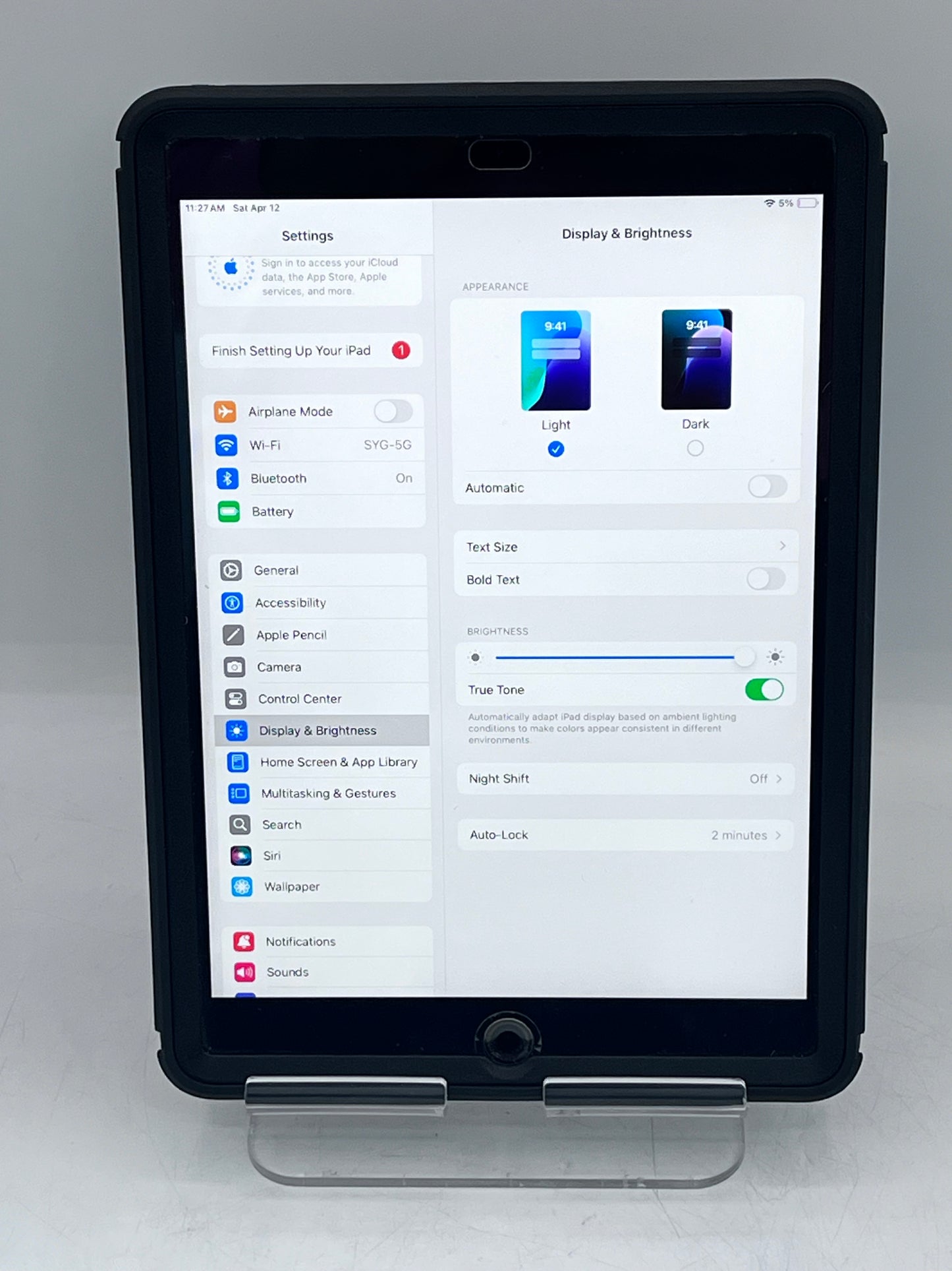 Apple iPad 9th Gen A2604 MK2K3LL/A 64GB Space Gray with Otterbox Case!