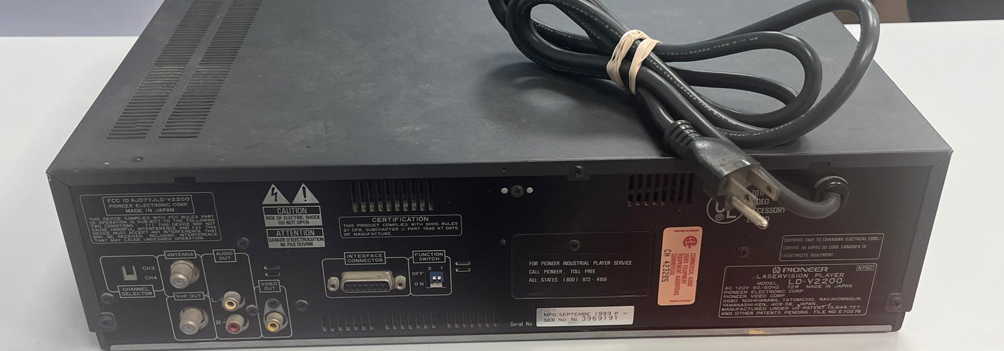 Pioneer LD-V2200 Laserdisc Player with Remote CU-V113