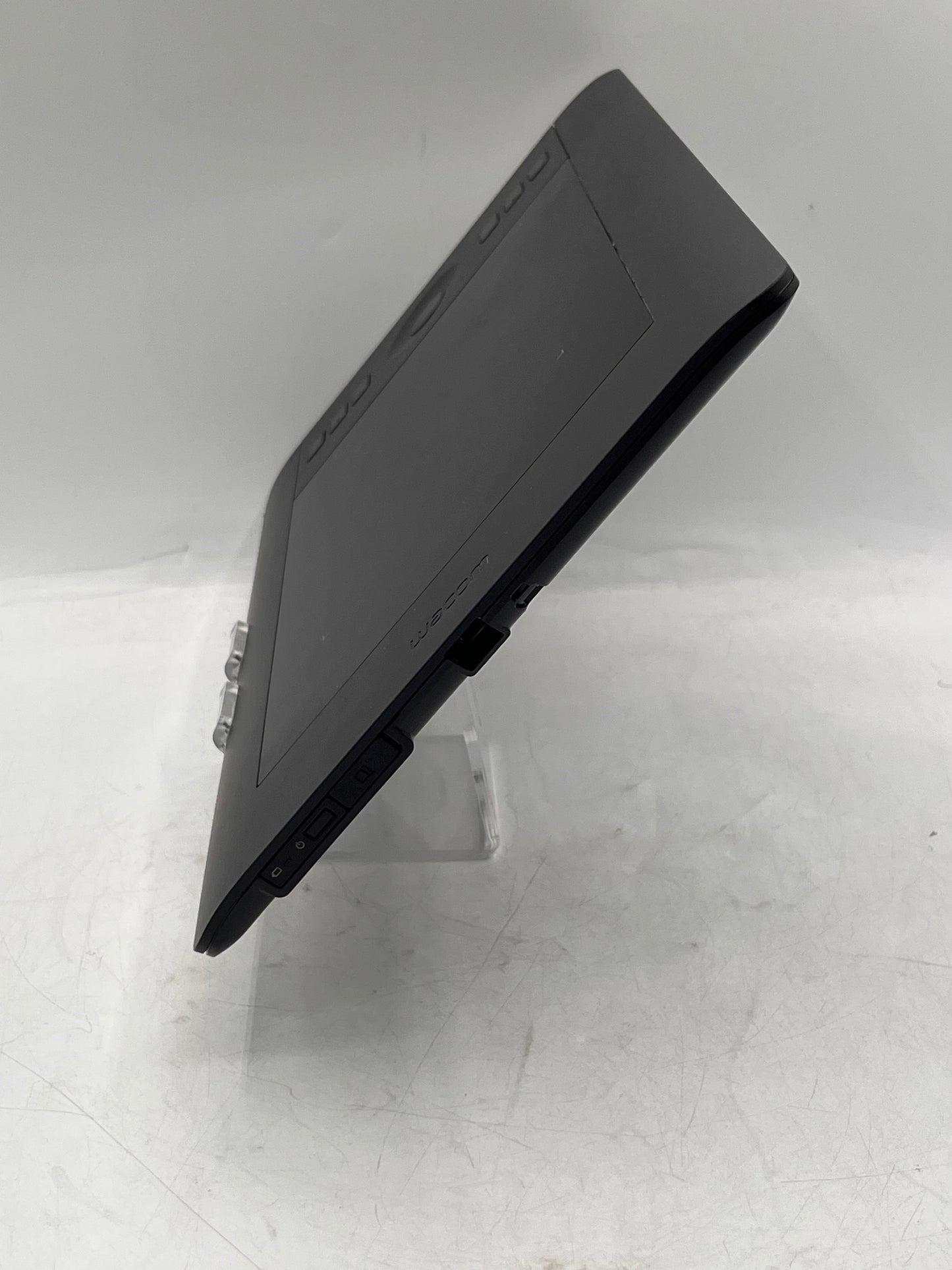 Wacom Intuos Pro Pen Tablet PTH-451 - Black