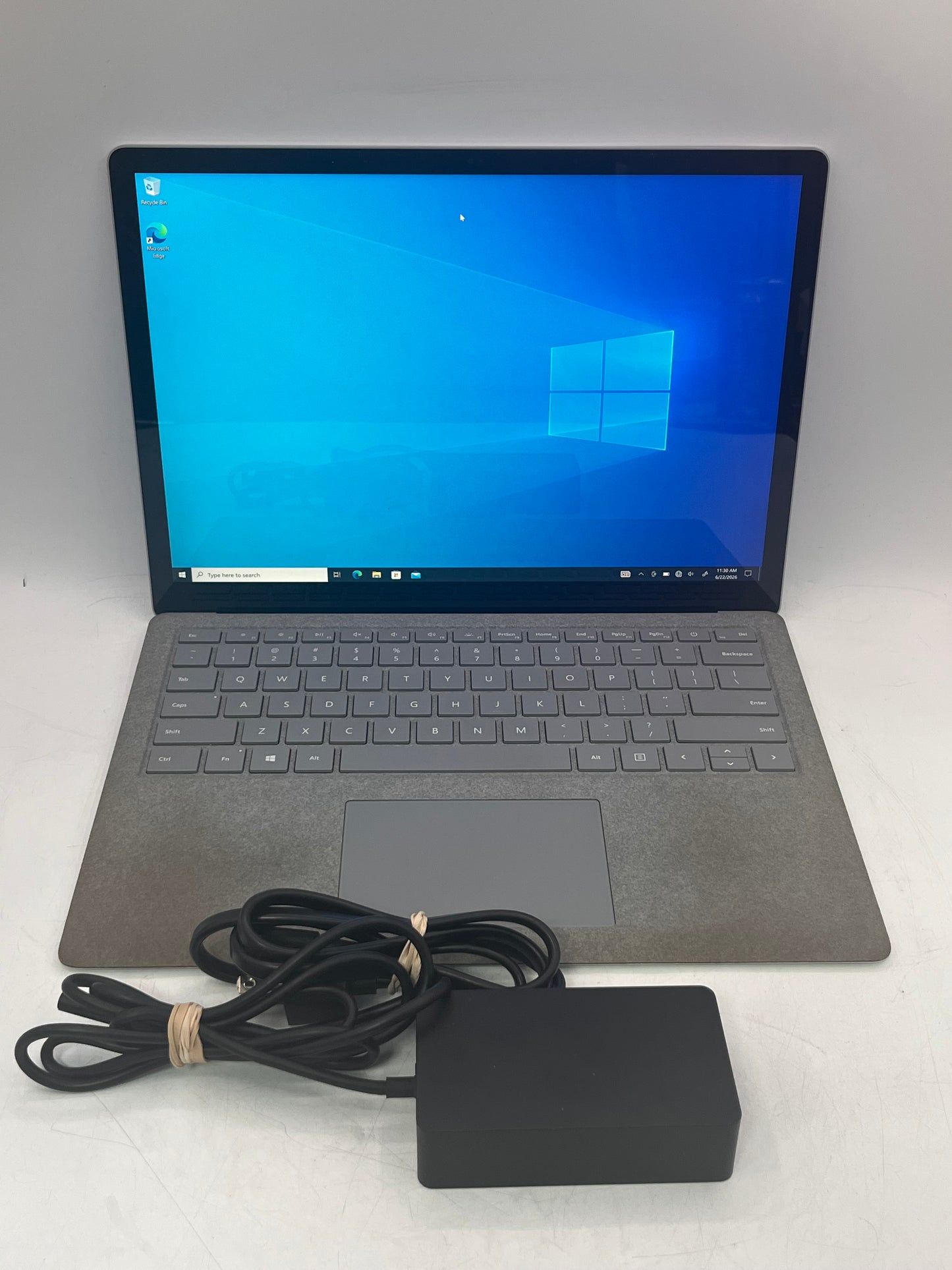 Microsoft 1769 Laptop Core i7-7660U 16GB 512GB 12" w/ charger Silver
