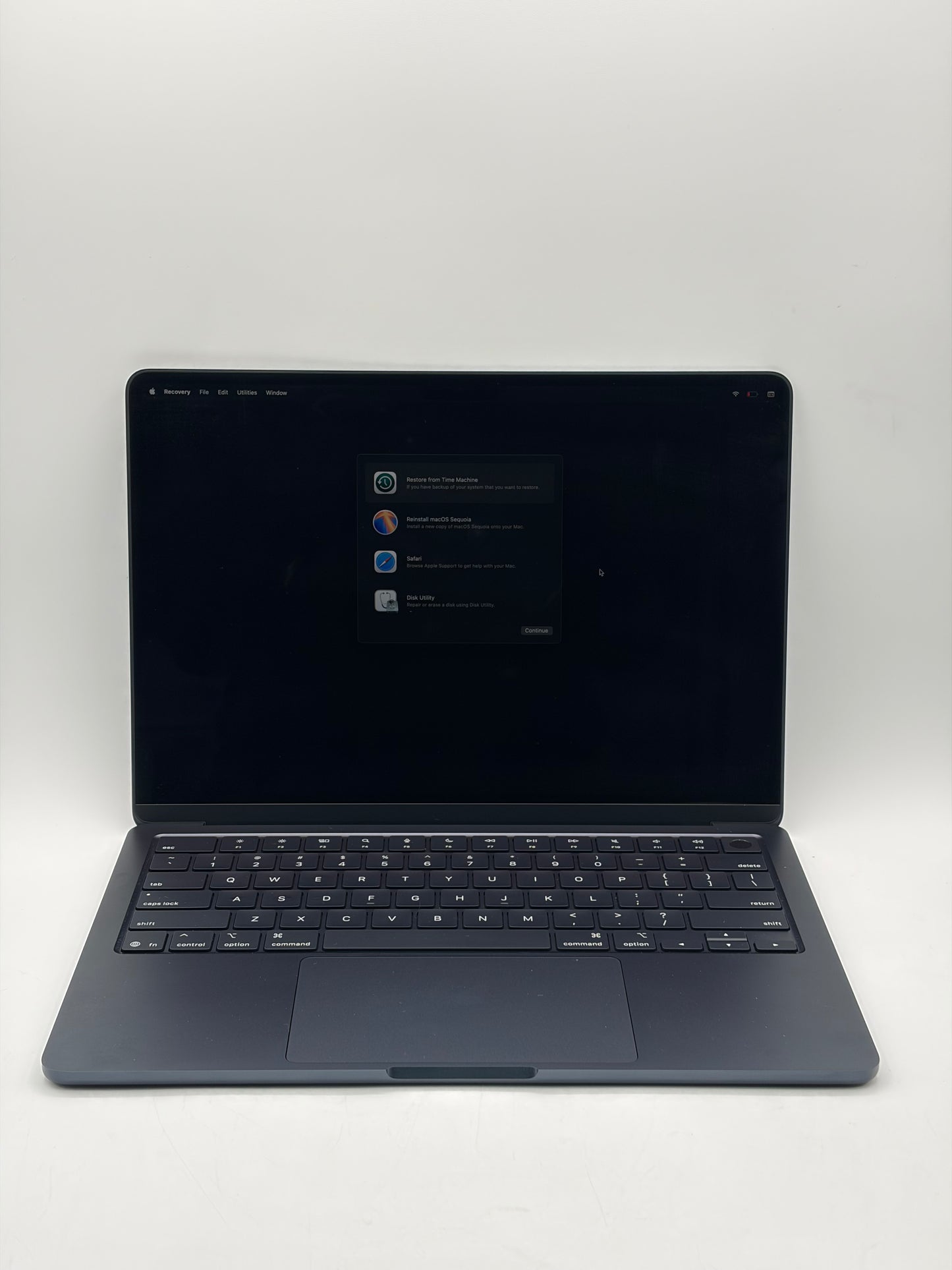 2025 Apple MacBook Air 13" M4 16GB 256GB A3240 MW123LL/A 4 CYCLE COUNT NEAR MINT