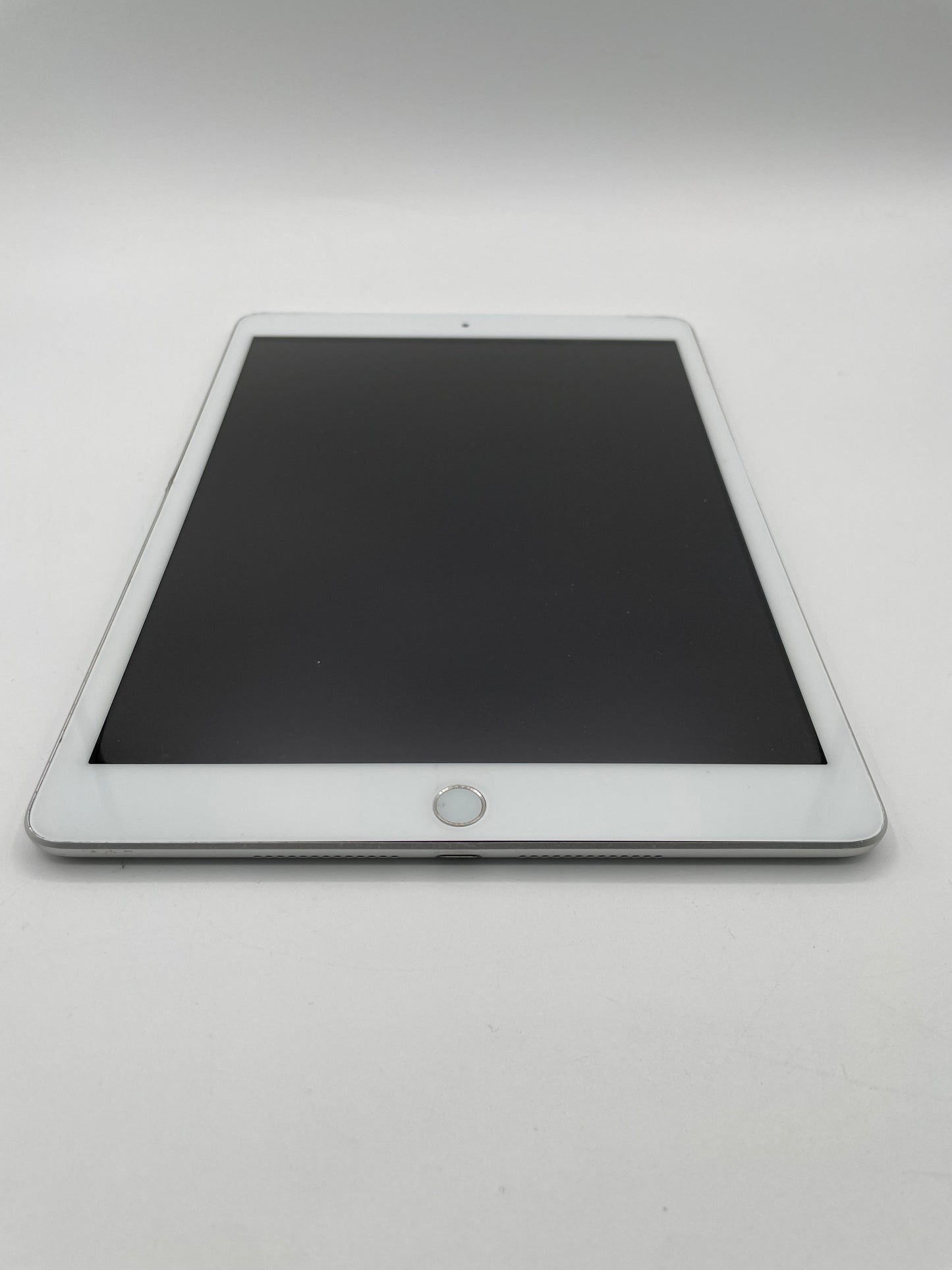 Unlocked Apple iPad (7th Gen) A2200 MW6X2LL/A 32GB - Silver READ