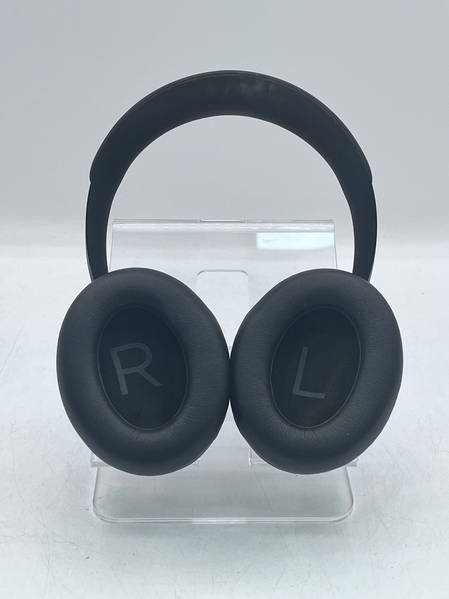 BOSE 700 hp Black Wireless Headphones - A with Carrying Case