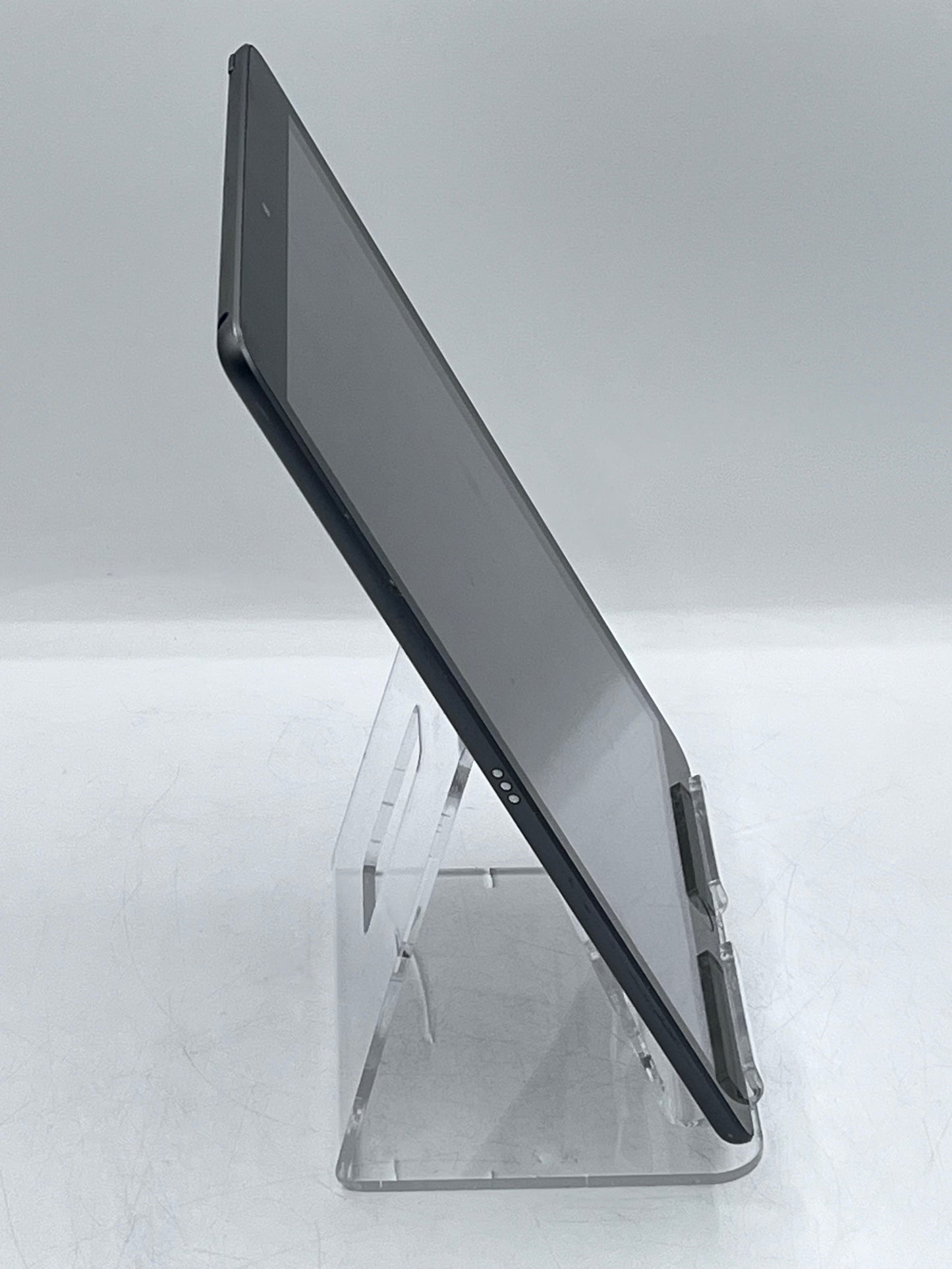 Apple iPad 9th Gen. 10.2 in - A2602 MK2K3LL/A 64GB - Space Gray
