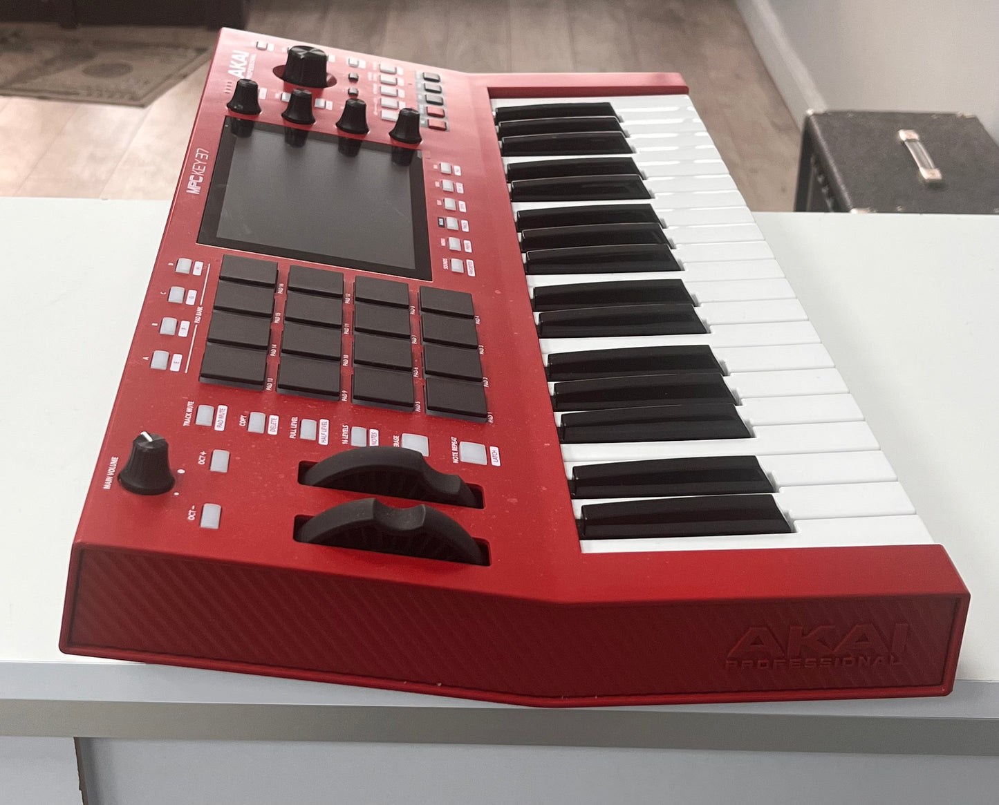 Akai Professional MPC Key 37 Standalone Music Production Synthesizer Free Shipping