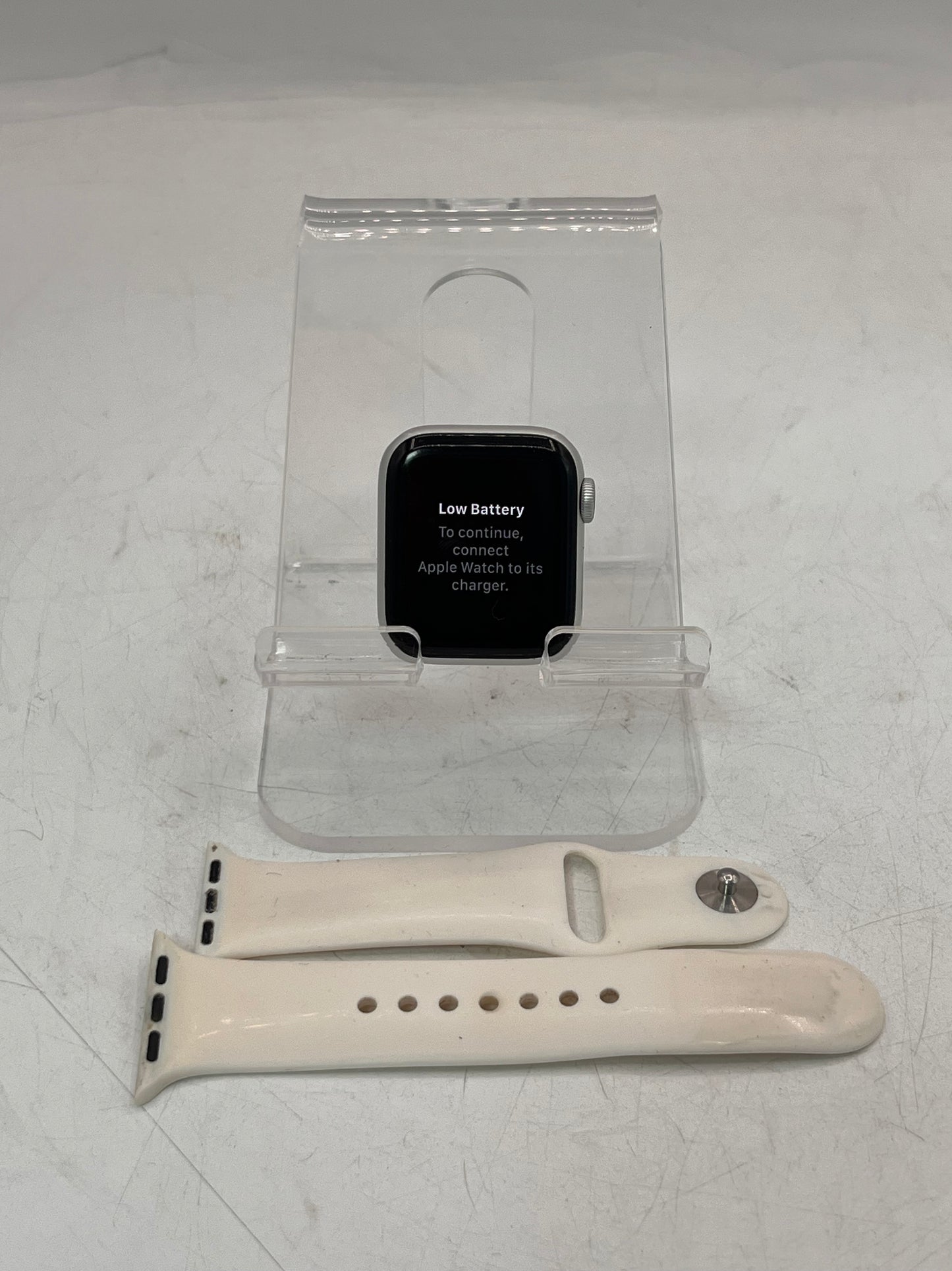 Apple Watch Series 4 GPS A1977 (2018) 40mm Aluminum Smart Watch Silver