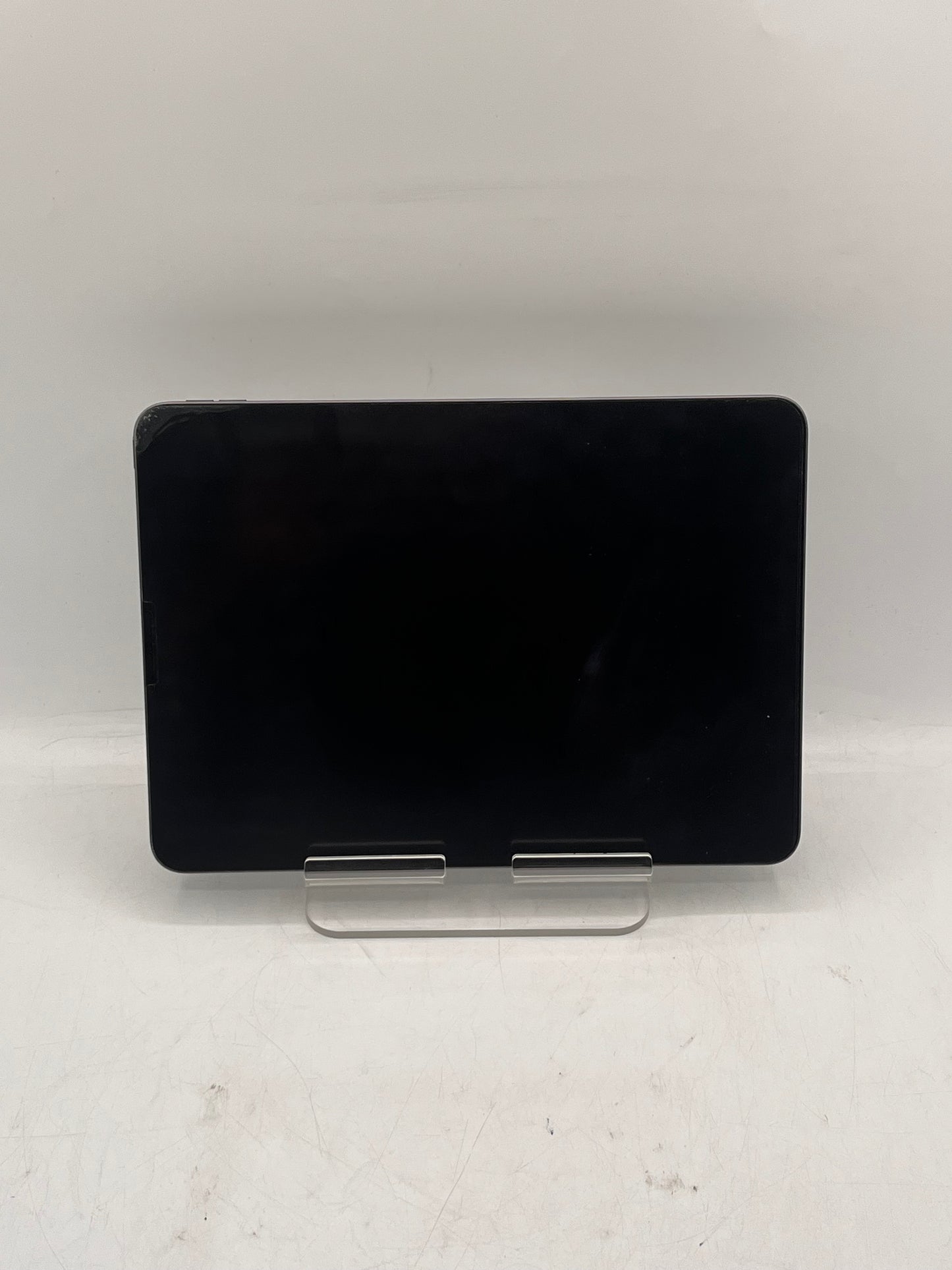 WiFi Only Apple iPad Pro 11" 2nd Gen 128GB  Space Gray A2228 MY232LL/A w/Case