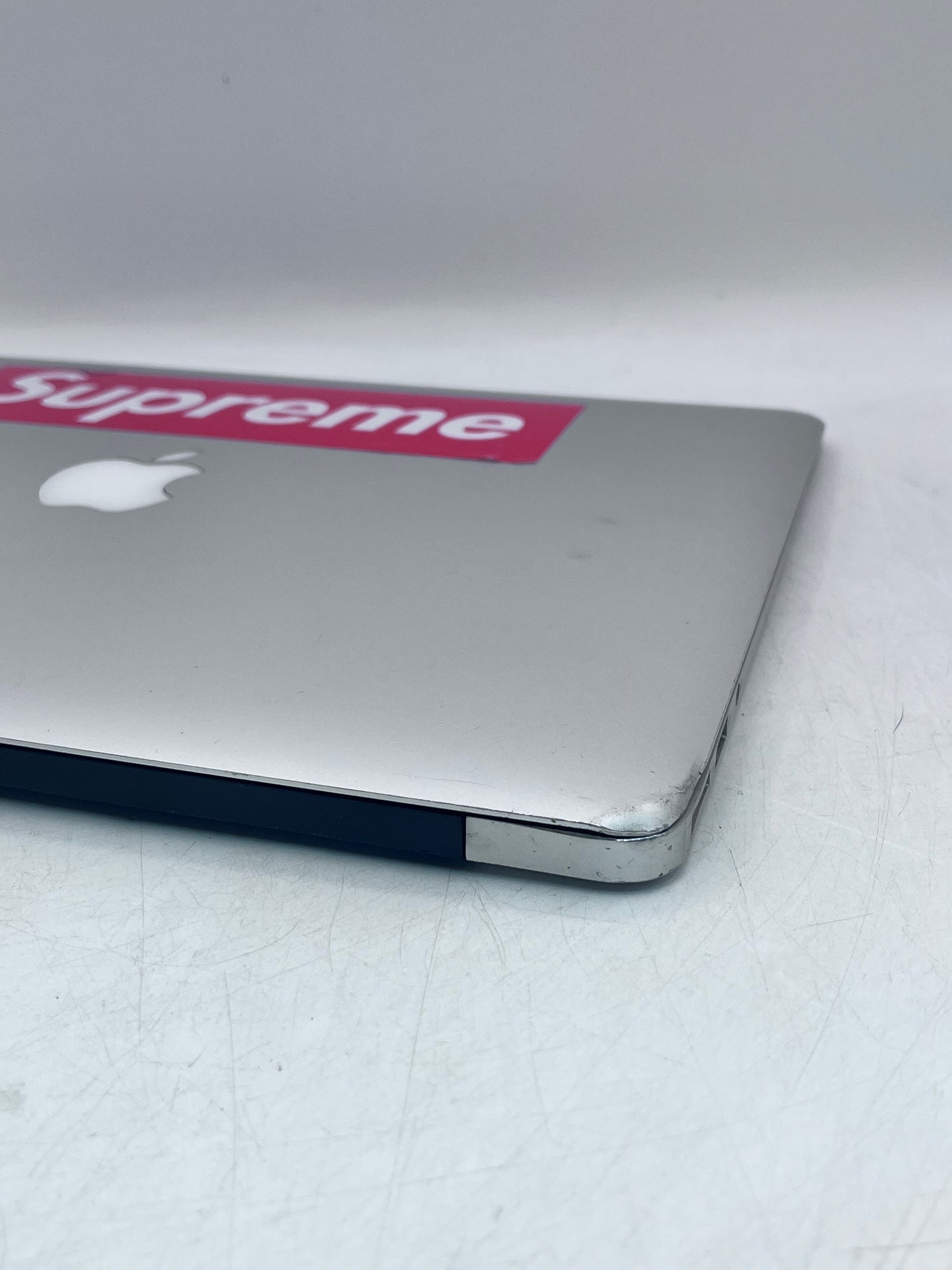 Apple Macbook Air 13" A1466 2015 Core i5 8GB 256GB Broken