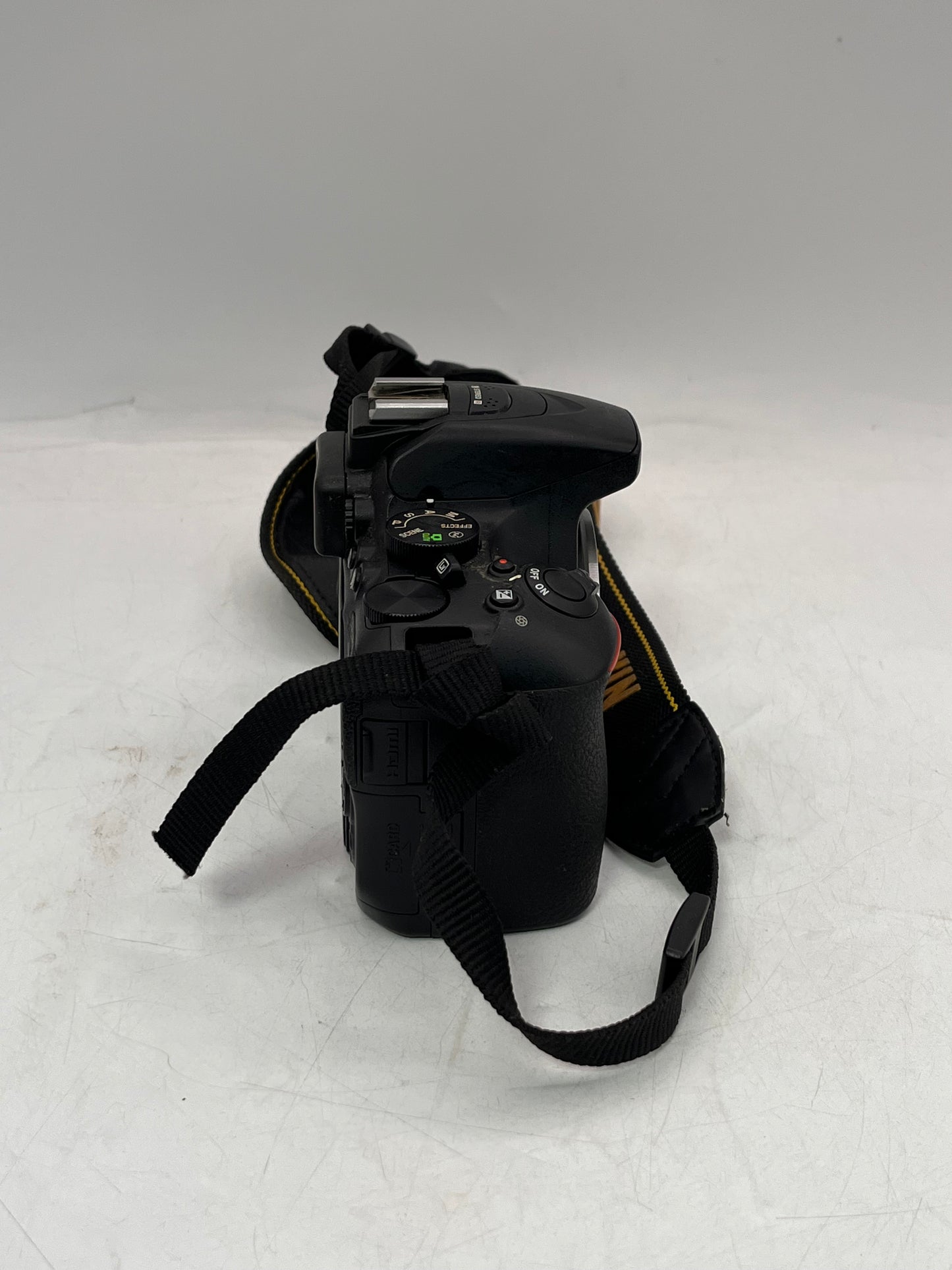 Nikon D5600 Digital Camera with 18-55mm 1:3.5-5.6G VR  - Black