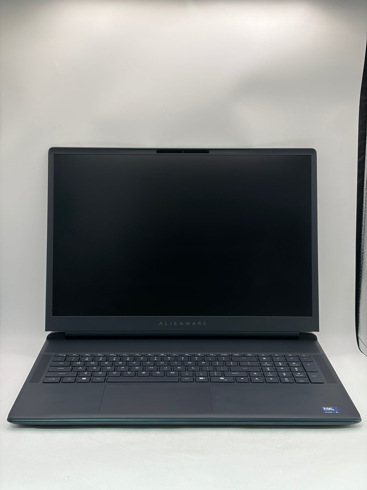 Dell Alienware 18 Area 51 Laptop Core U9 275HX 64GB 2TB RTX 5090 Blue