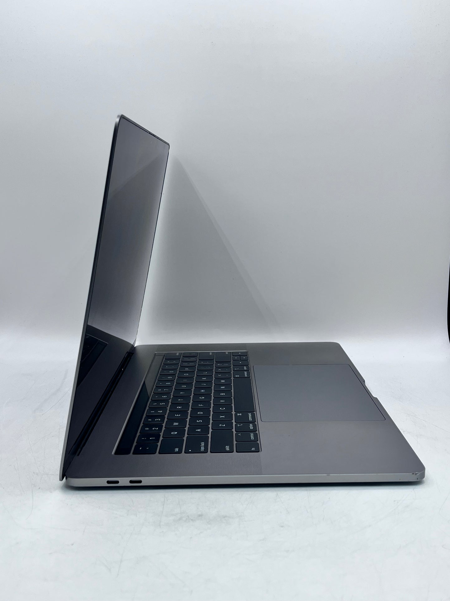 2018 Apple MacBook Pro 15" i9 16GB 1TB A1990 Space Gray READ