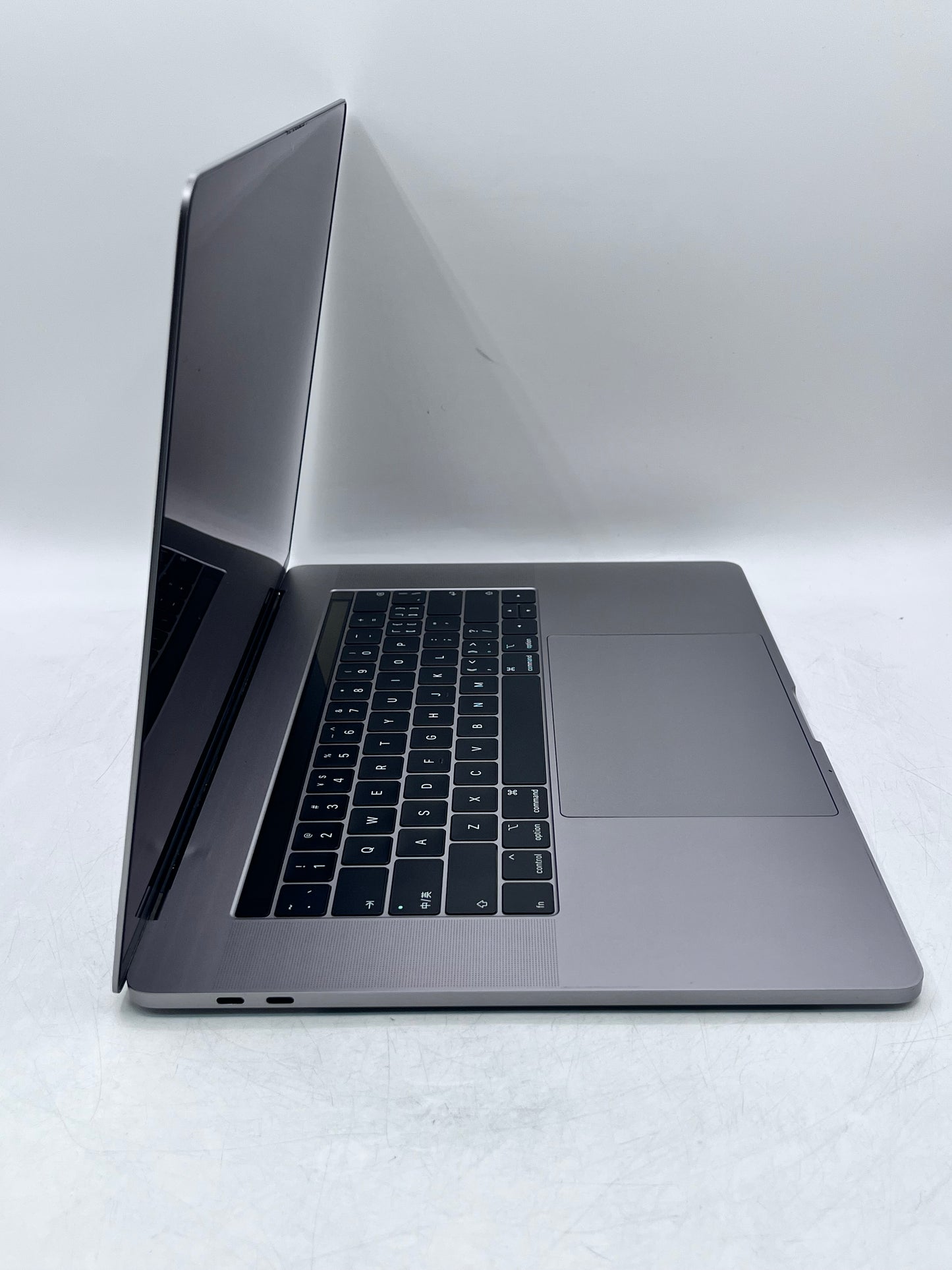 Apple MacBook Pro 15" A1990 (2018) Intel i7 16GB 512GB - Silver READ