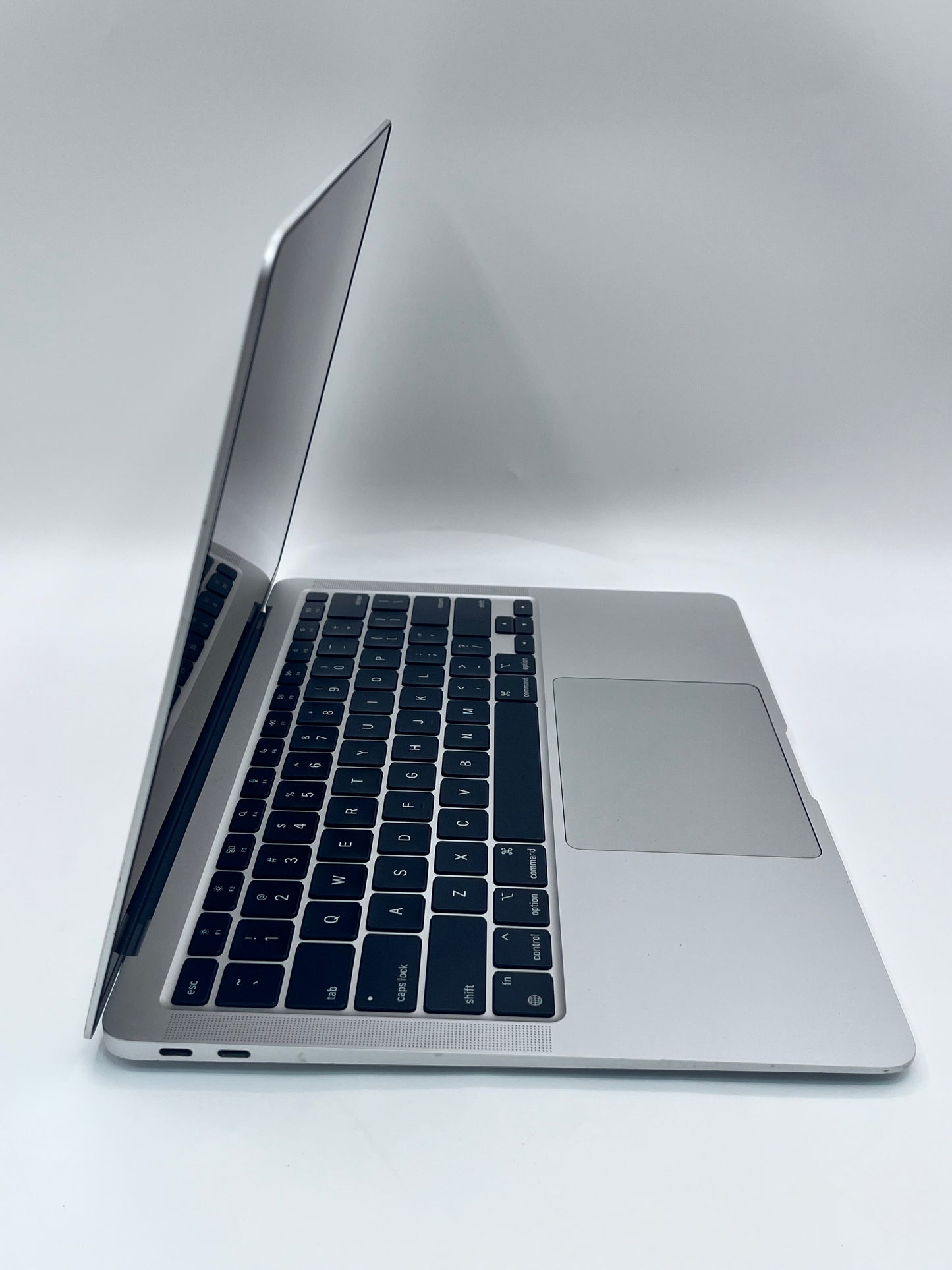 Apple MacBook Air 13.3" M1 8GB 256GB A2337 MGN93LL/A Silver Remotely Managed