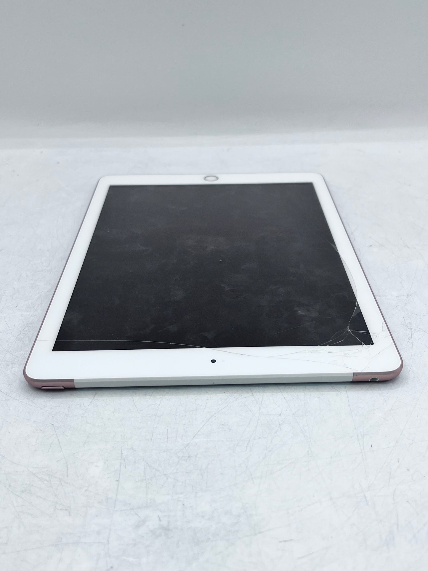 Apple iPad (6th Gen) MRM42LL/A A1954 32GB - Rose Gold READ