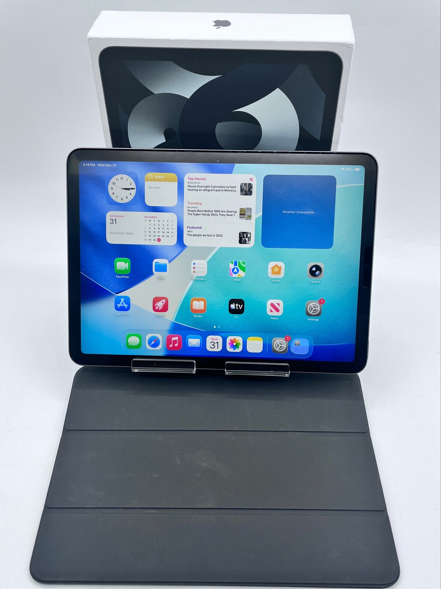 Apple iPad Air (5th Gen) A2588 MM9C3LL/A 64GB Space Gray
