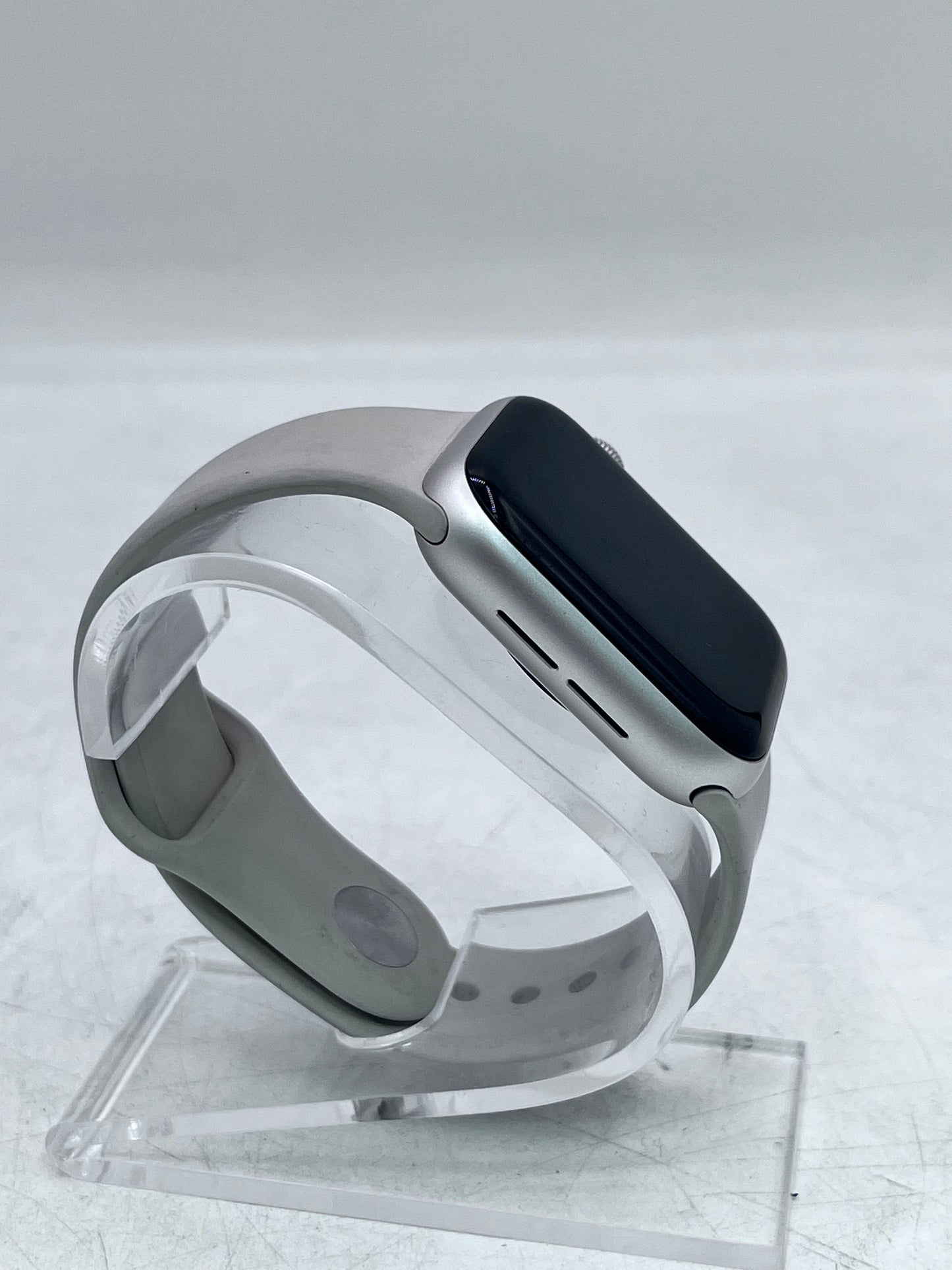 Apple SE 2nd Gen Smart Watch 40mm GPS Only -Starlight