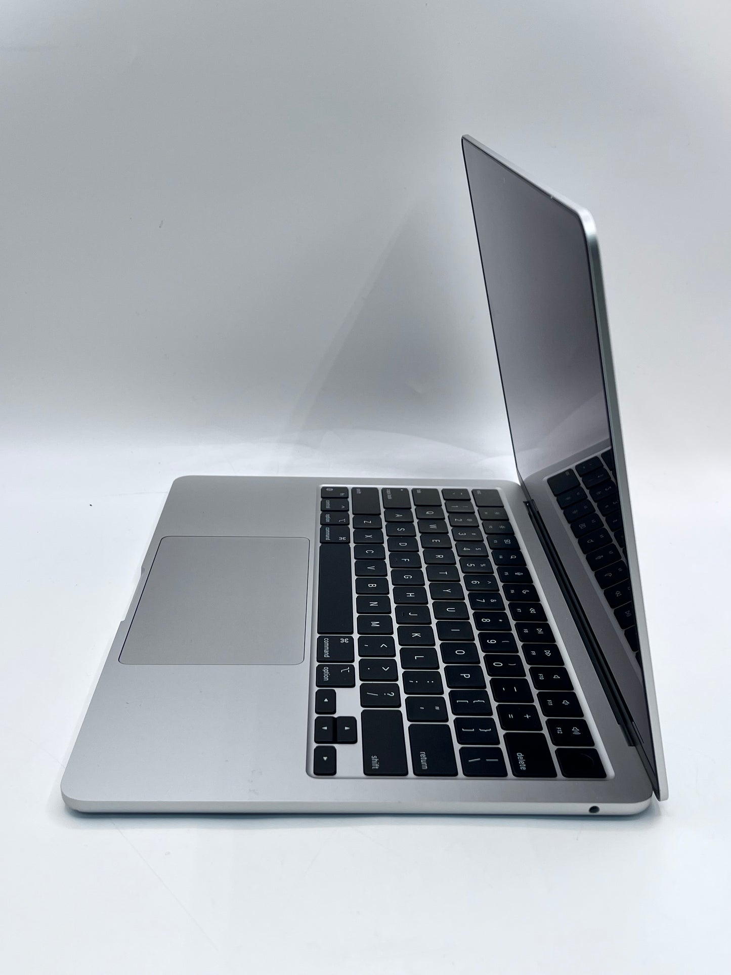 2022 Apple MacBook Air 13.3" M2 8GB 256GB A2681 REMOTELY MANAGED