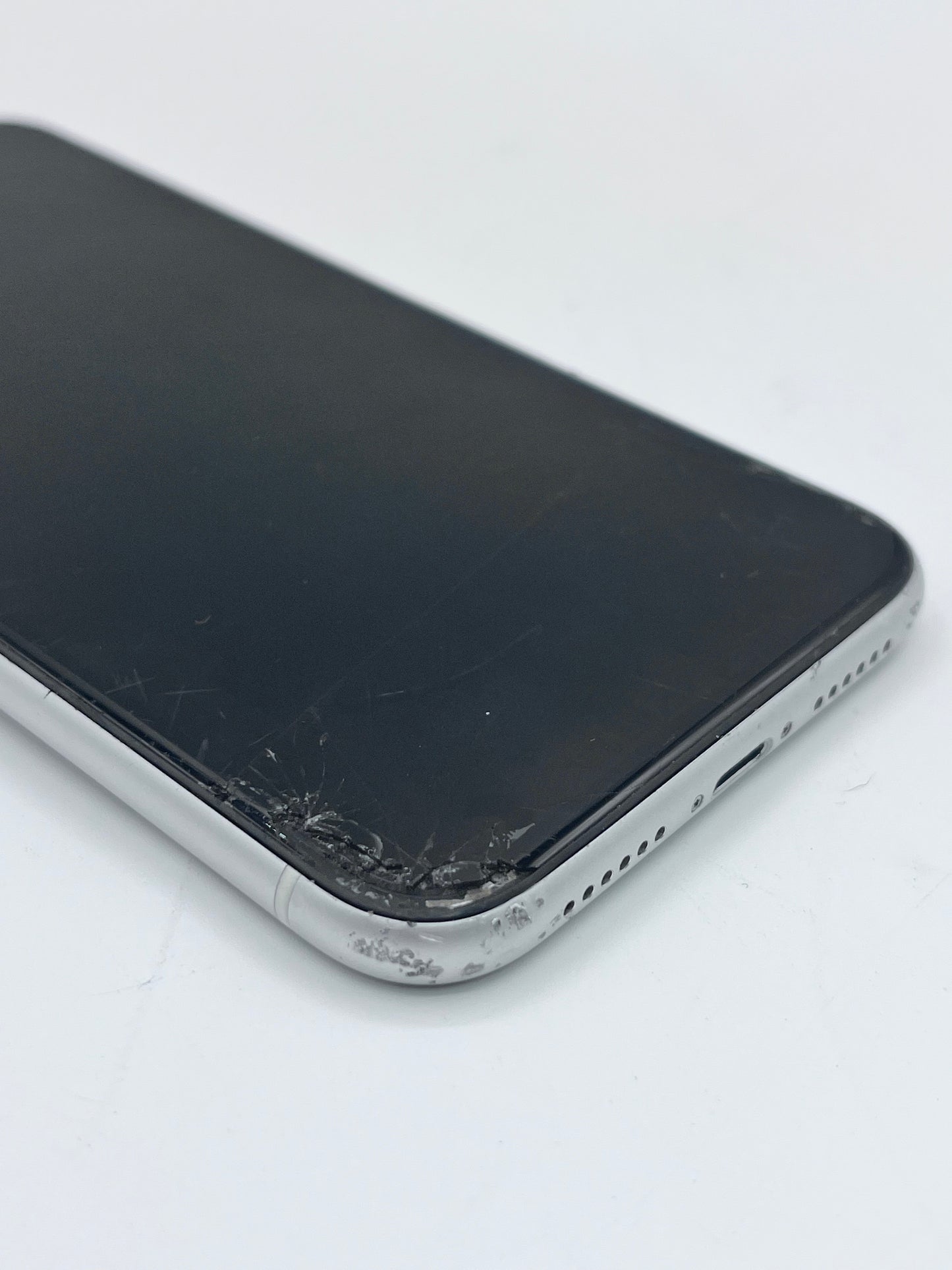Unlocked Apple iPhone 11 64GB A2221 MWLU2ZD/A - White