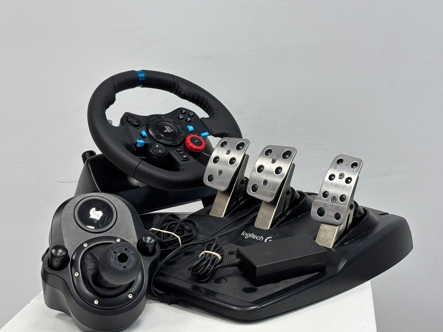 Logitech G920 Racing Wheel, Pedals and Shifter Bundle for Xbox X|S One,PC, PS5/4