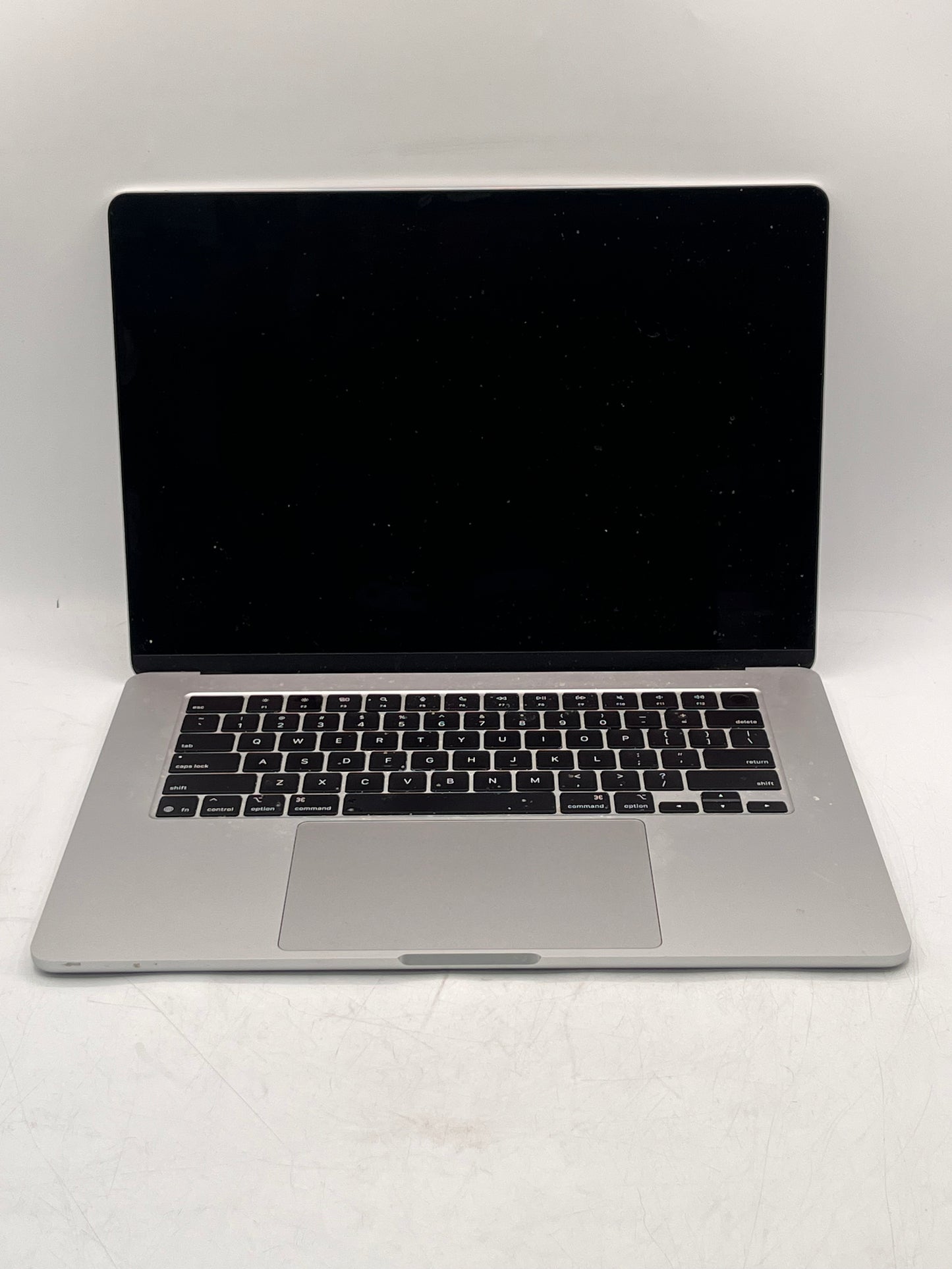 2024 Apple MacBook Air 15" 16GB 256GB A3241 MW1G3LL/A Silver 76 Cycle Count