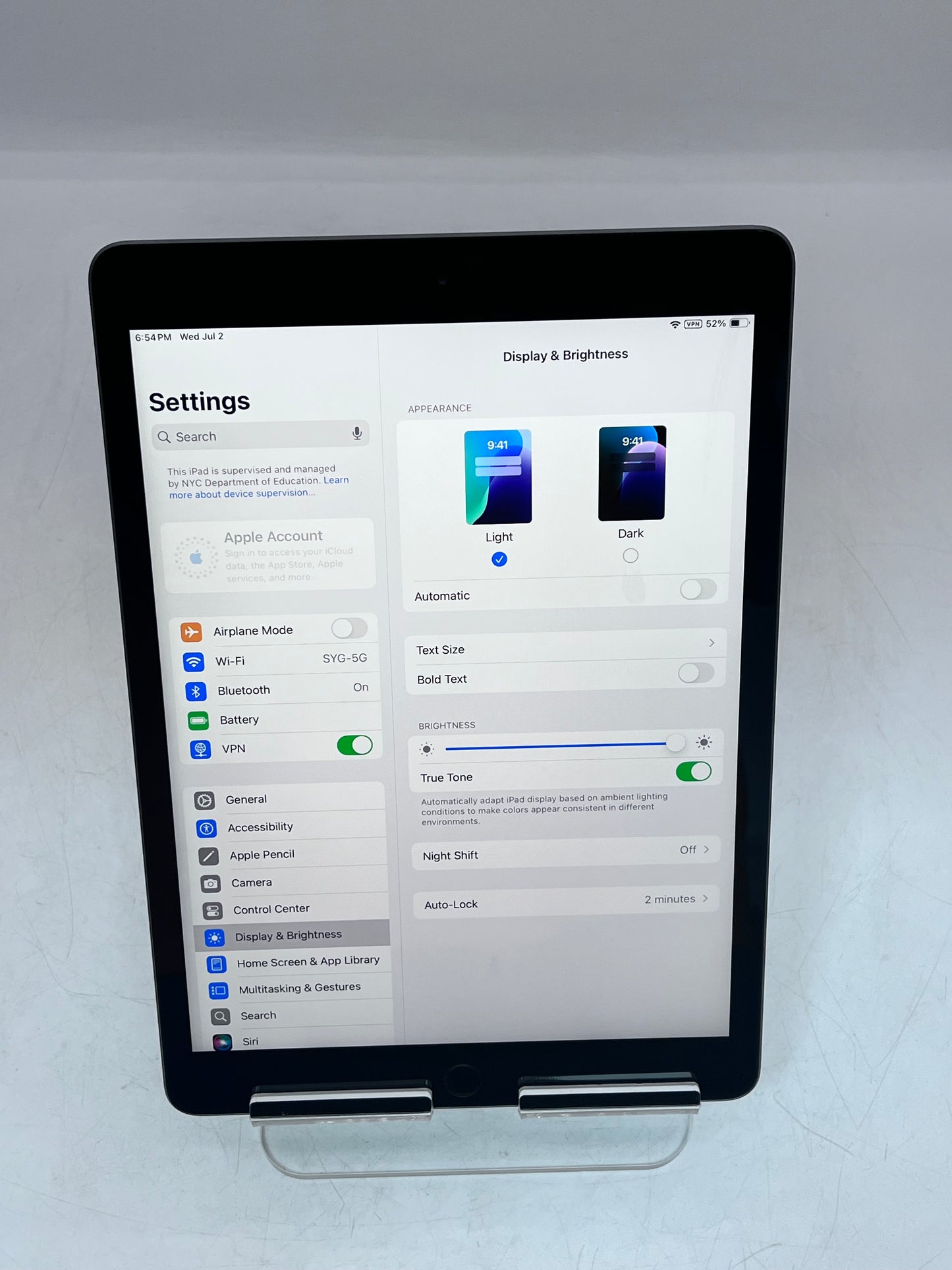 WiFi Only Apple iPad (8th Gen) 128GB - A2270 MYLD2LL/A 2020 - Space Gray READ
