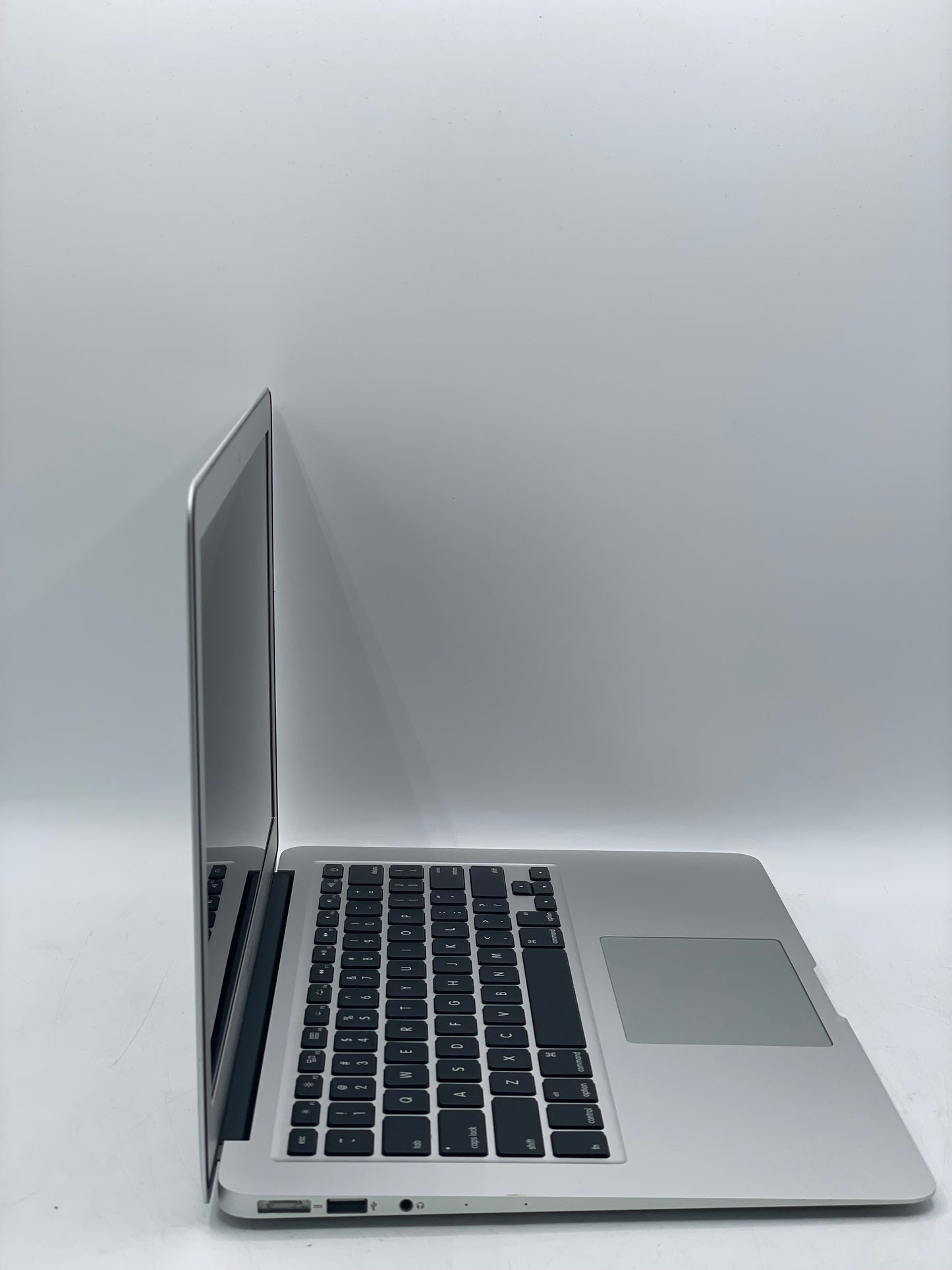 Apple MacBook Air 13" A1466/ MQD32LL/A (2017) - Silver - READ