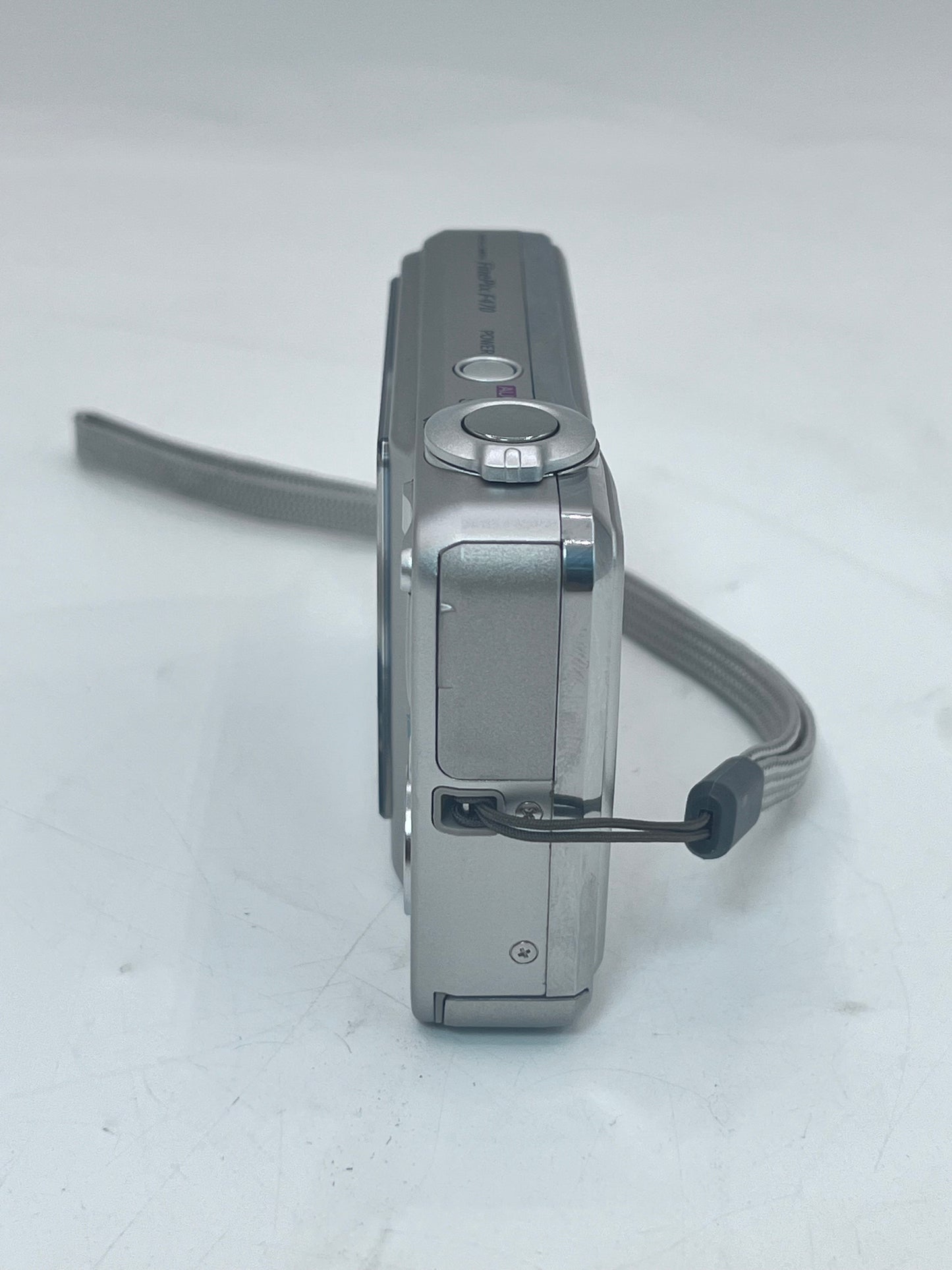 Fujifilm FinePix F470 6.0MP Digital Camera Silver