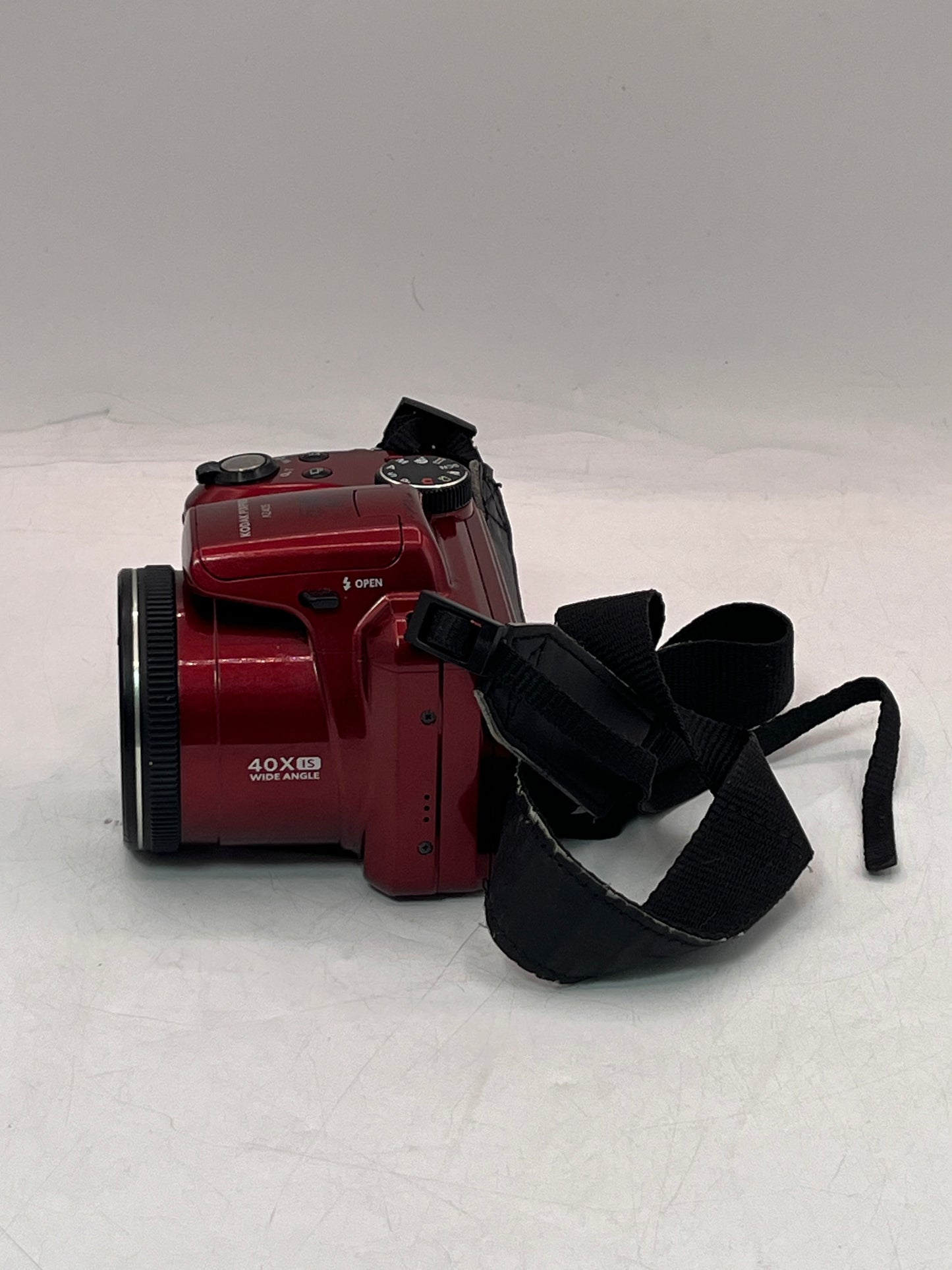 Kodak PIXPRO AZ405 Digital Camera 40X Zoom 20MP 1080P in Red