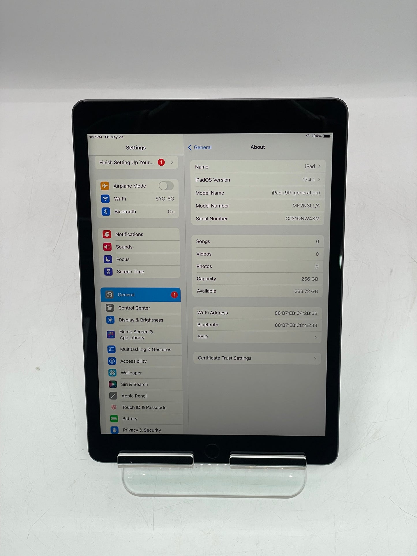 Apple iPad 9th Gen. 256GB A2602 MK2K3LL/A  Wi-Fi 10.2 in - Space Gray - Excellent Condition