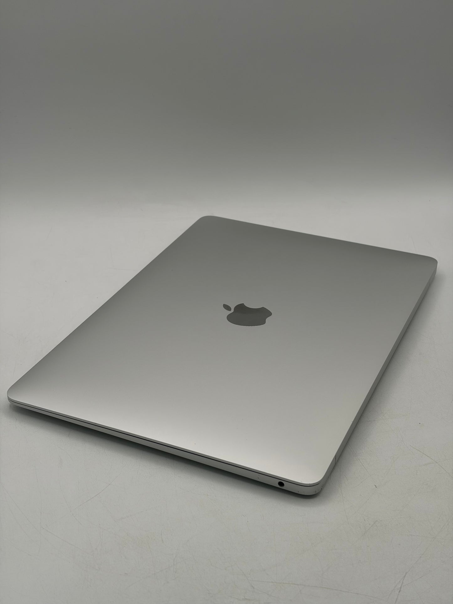 2020 Apple MacBook Air 13" A2337 M1 8C CPU 7C GPU 8GB RAM 256GB SSD - Silver