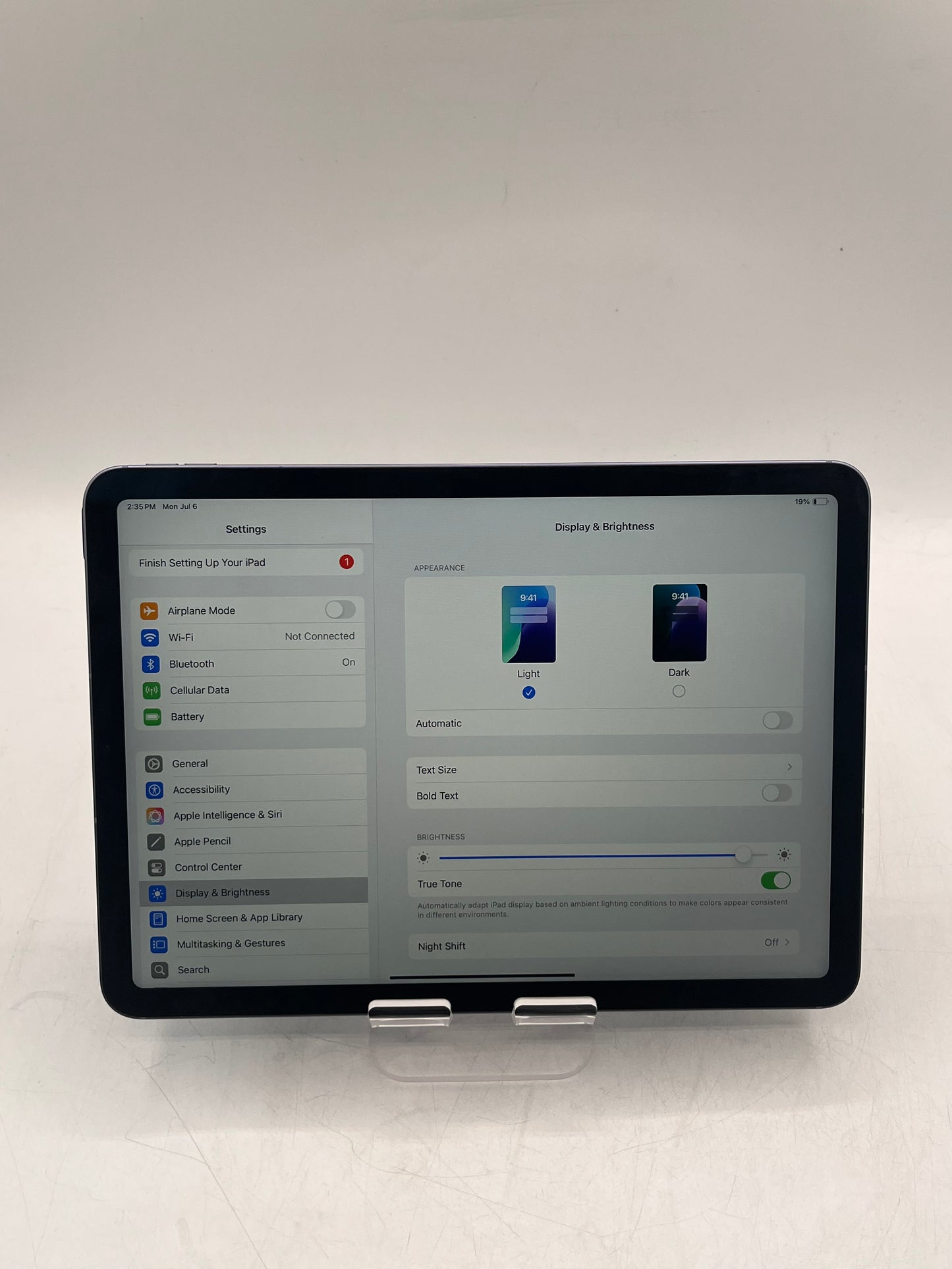 Apple iPad Air (5th Gen) A2589 MMWE93LL/A 64GB Wi‑Fi Only Tablet + Stylus + Keyboard - Purple
