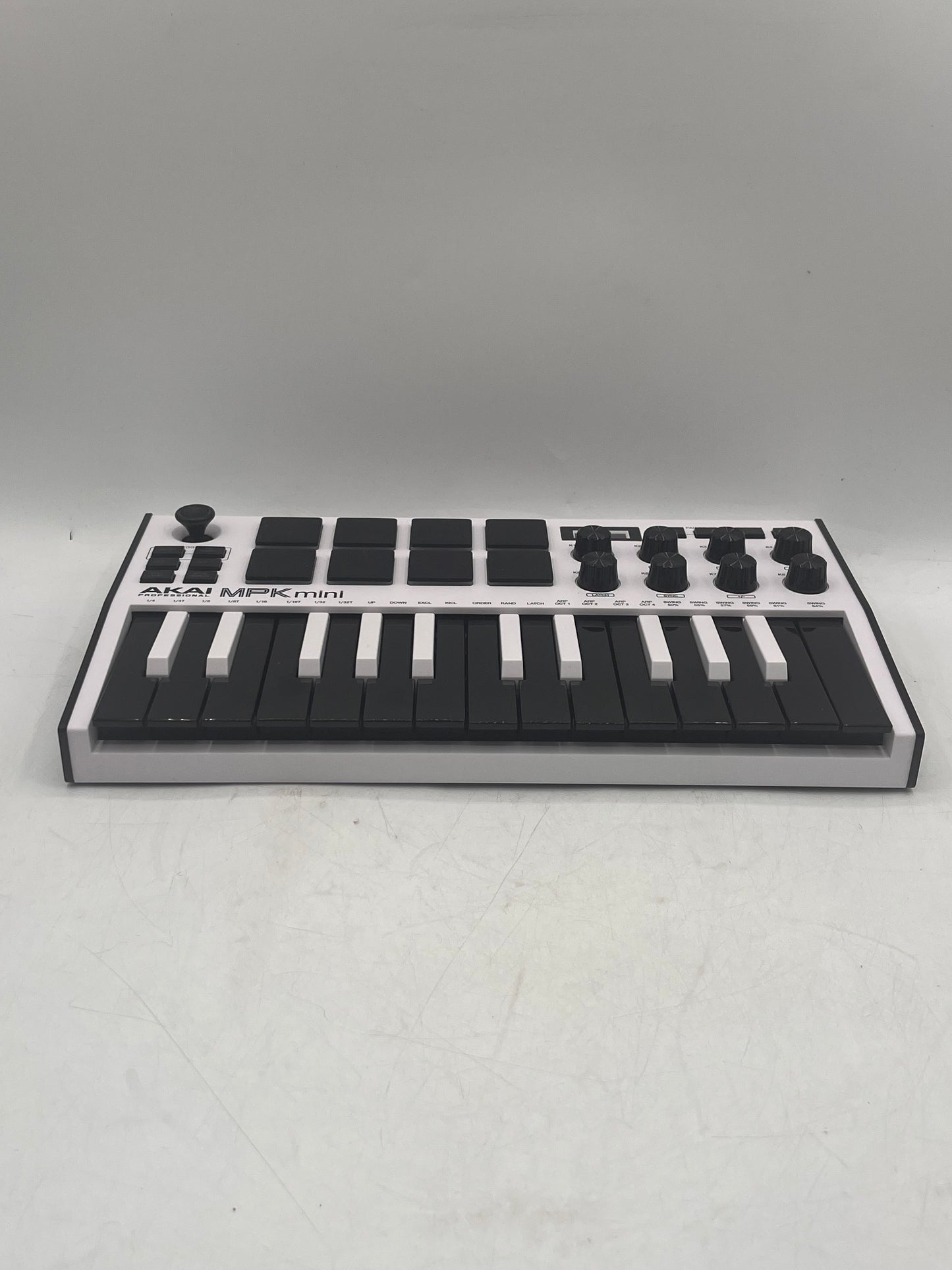 Akai Professional MPK Mini MK3 MIDI Controller Keyboard 25 Keys w/ Cable