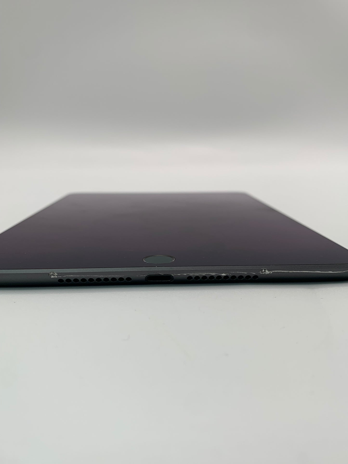 Apple iPad Mini 5th Generation 64GB, Wi-Fi, 7.9" A2133 MUQW2LL/A Space Gray