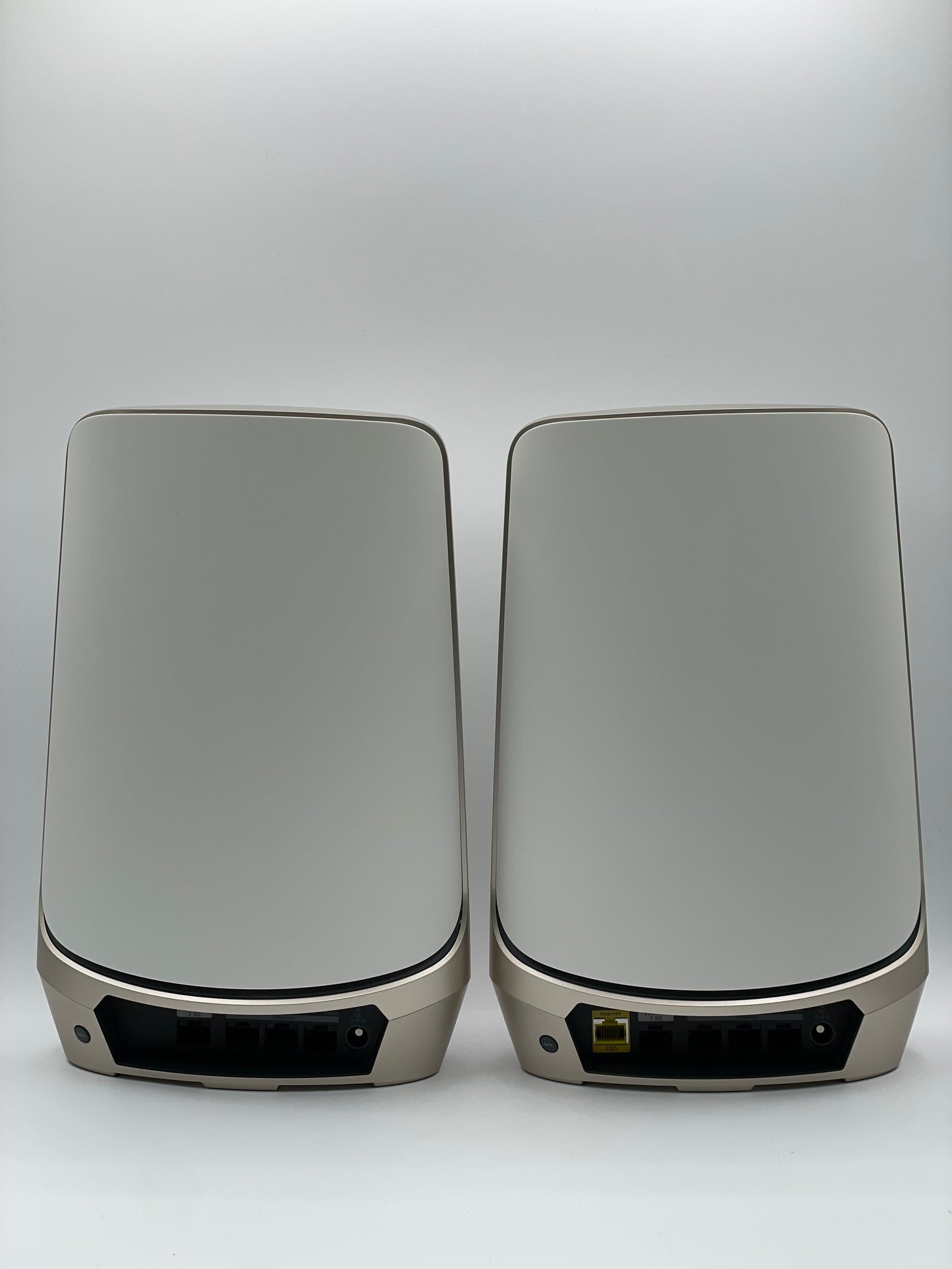 Netgear Orbi 960 10.8 Gbps 4-Ports 2.5 Gbps Wireless Router - RBKE962 AXE11000