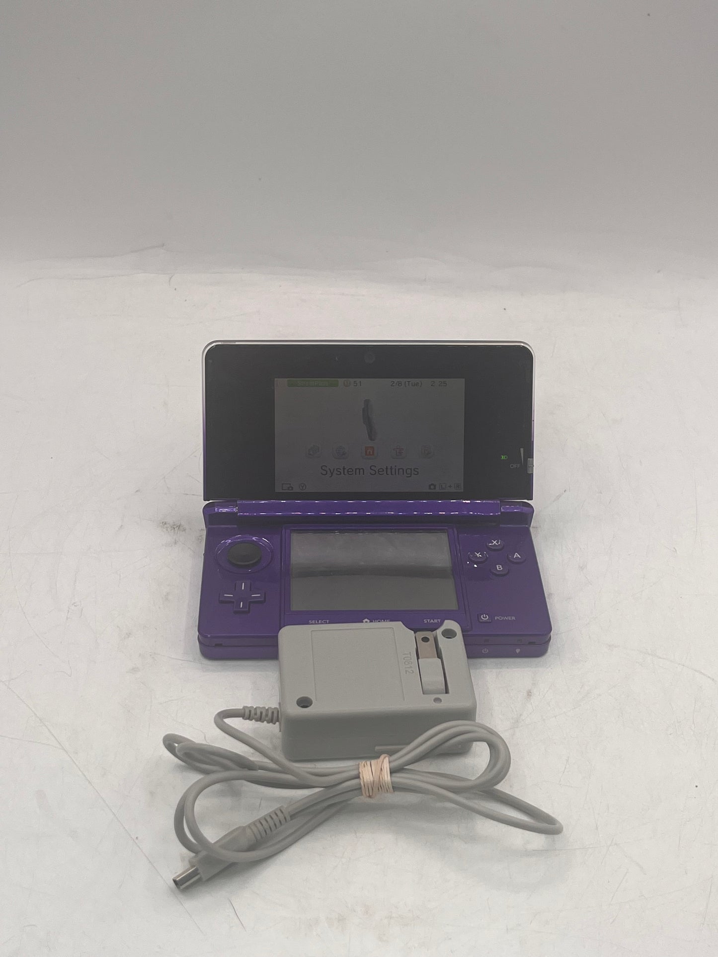 Nintendo 3DS CTR-001 Handheld Game Console 2011 Purple