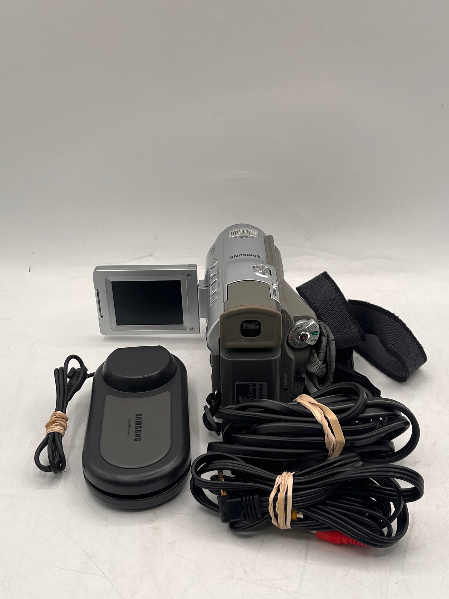 Samsung SCD23 SC-D23/XAA 0.3MP Mini DV Camcorder w/ Charger Tested