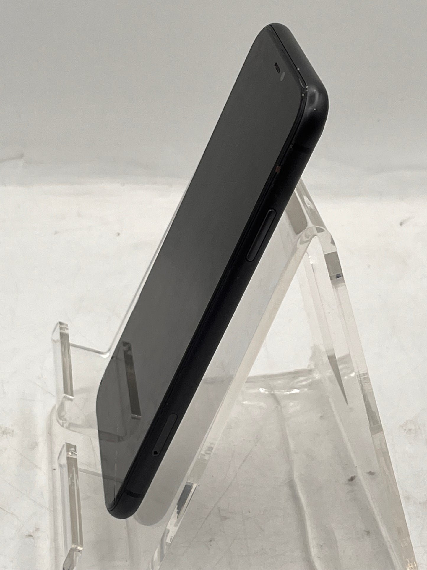 Unlocked Apple iPhone 11 64GB Black Broken Screen