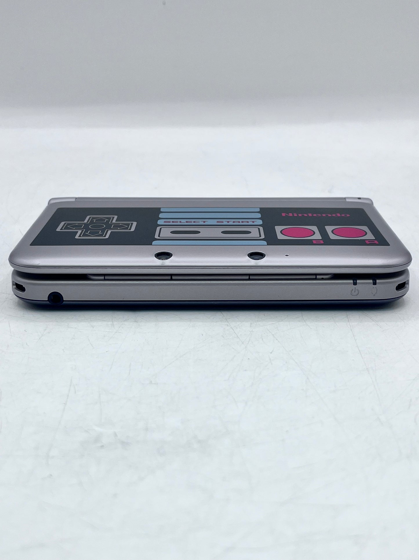 NINTENDO 3DS XL RETRO NES EDITION HANDHELD CONSOLE (SPR-001)