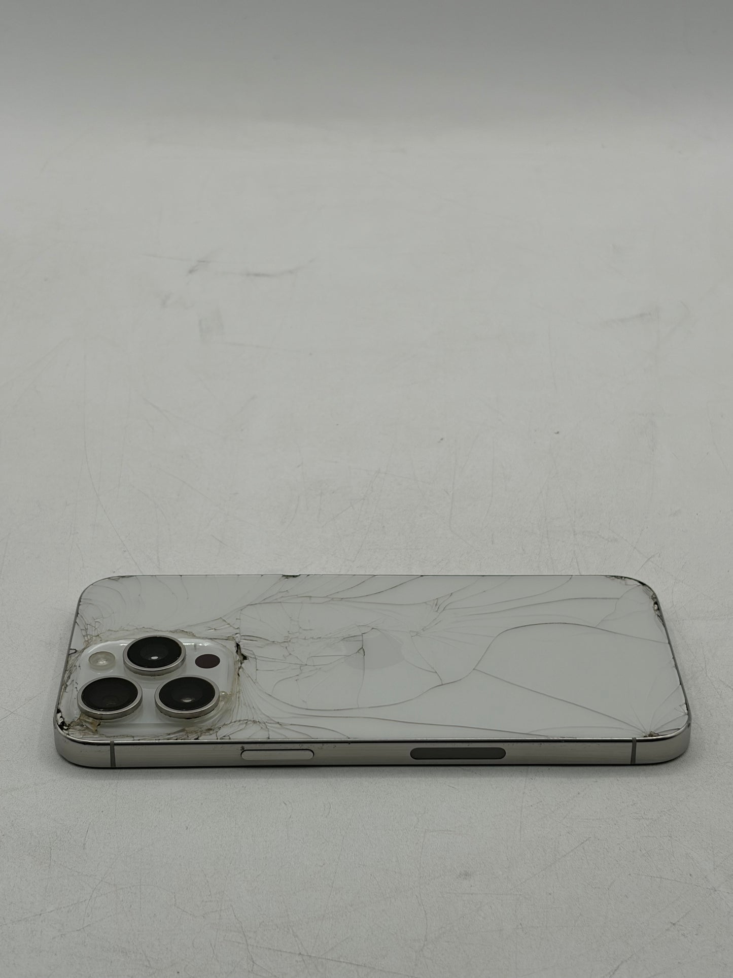 Unlocked Apple iPhone 15 Pro Max 256GB - Natural Titanium A2849 MU673LL/A 81% BH