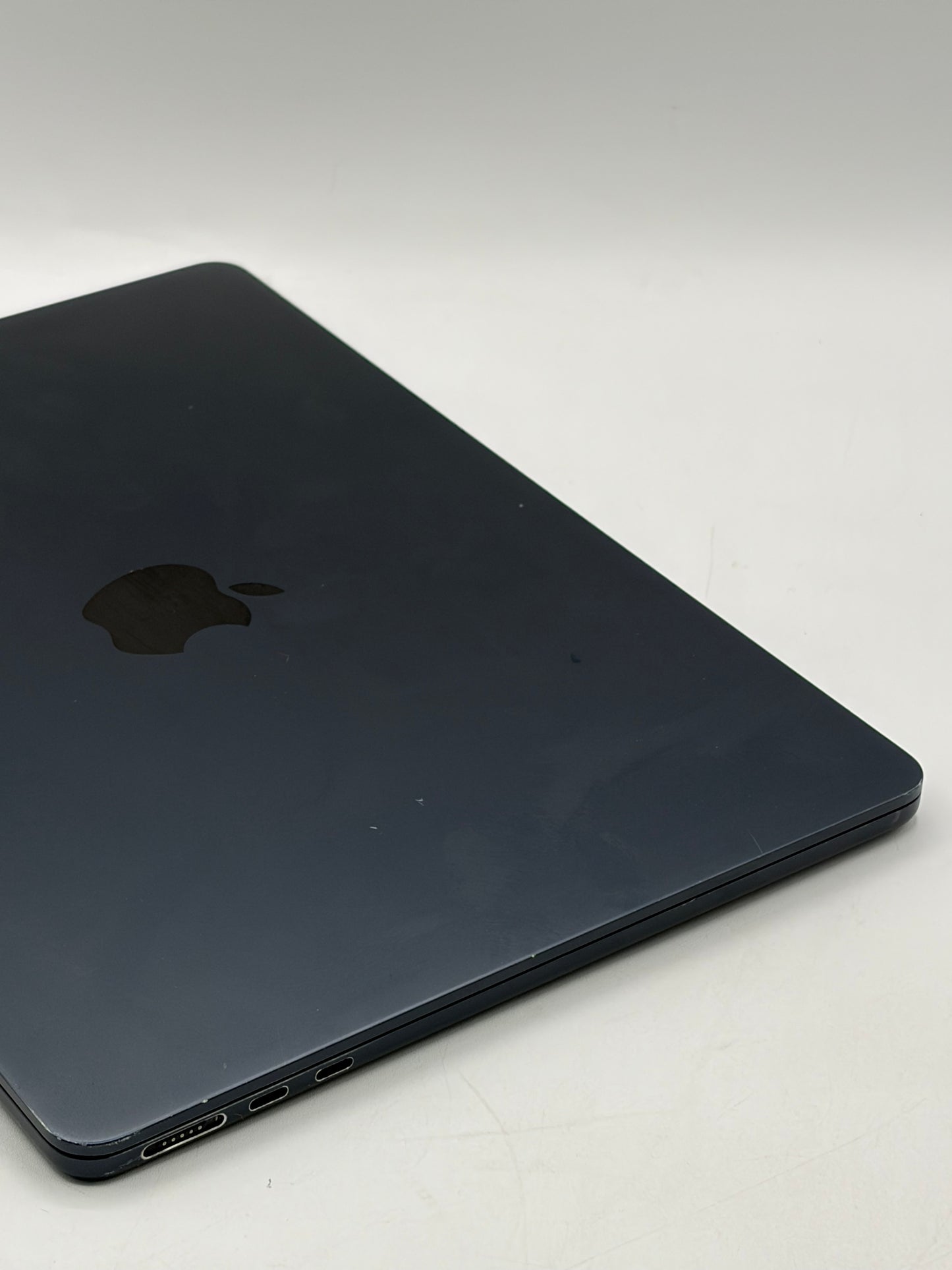 2022 Apple M2 MacBook Air 13.6'' 16GB 512GB A2681 MLY33LL/A Midnight