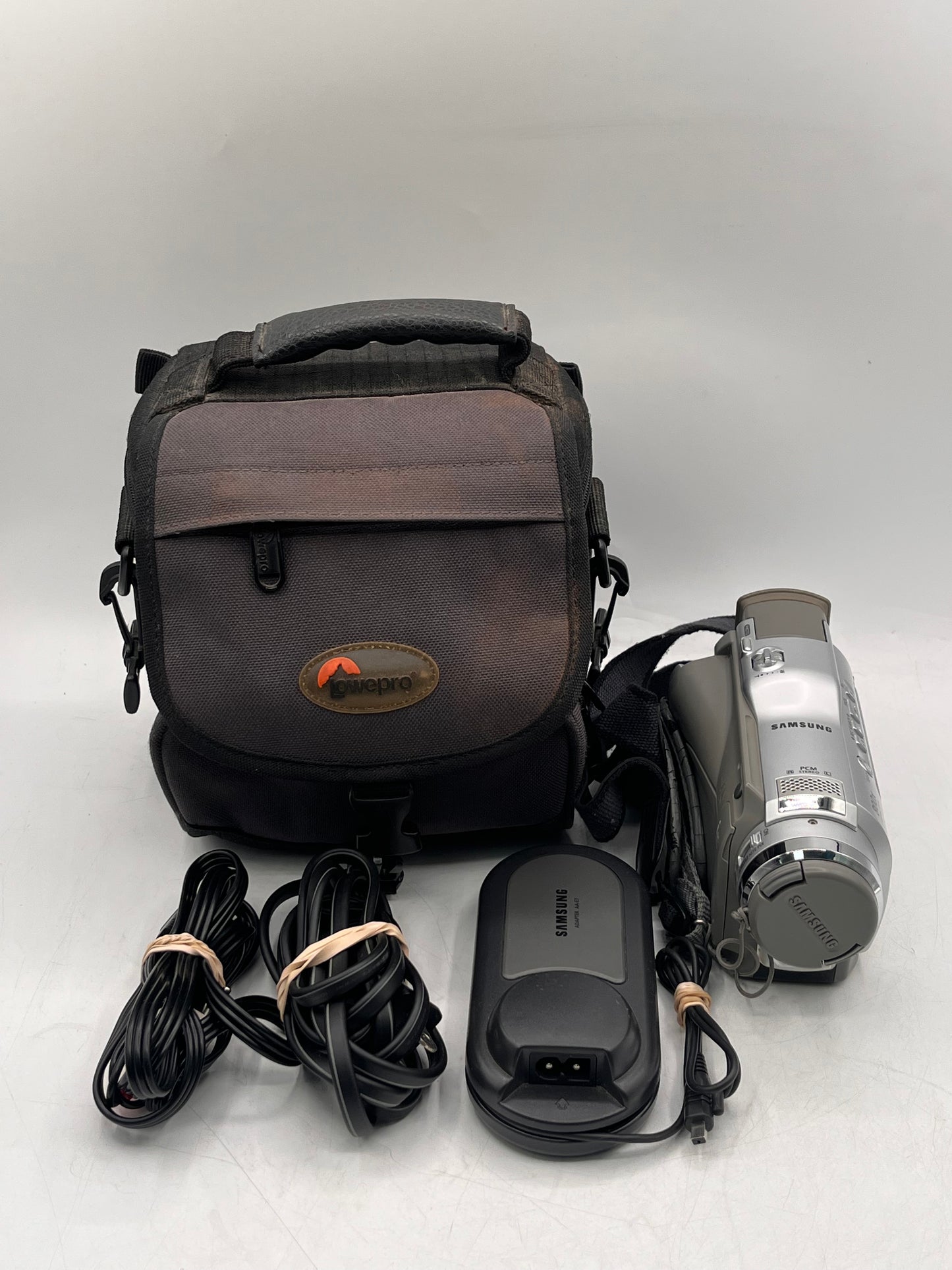Samsung SCD23 SC-D23/XAA 0.3MP Mini DV Camcorder w/ Charger Tested