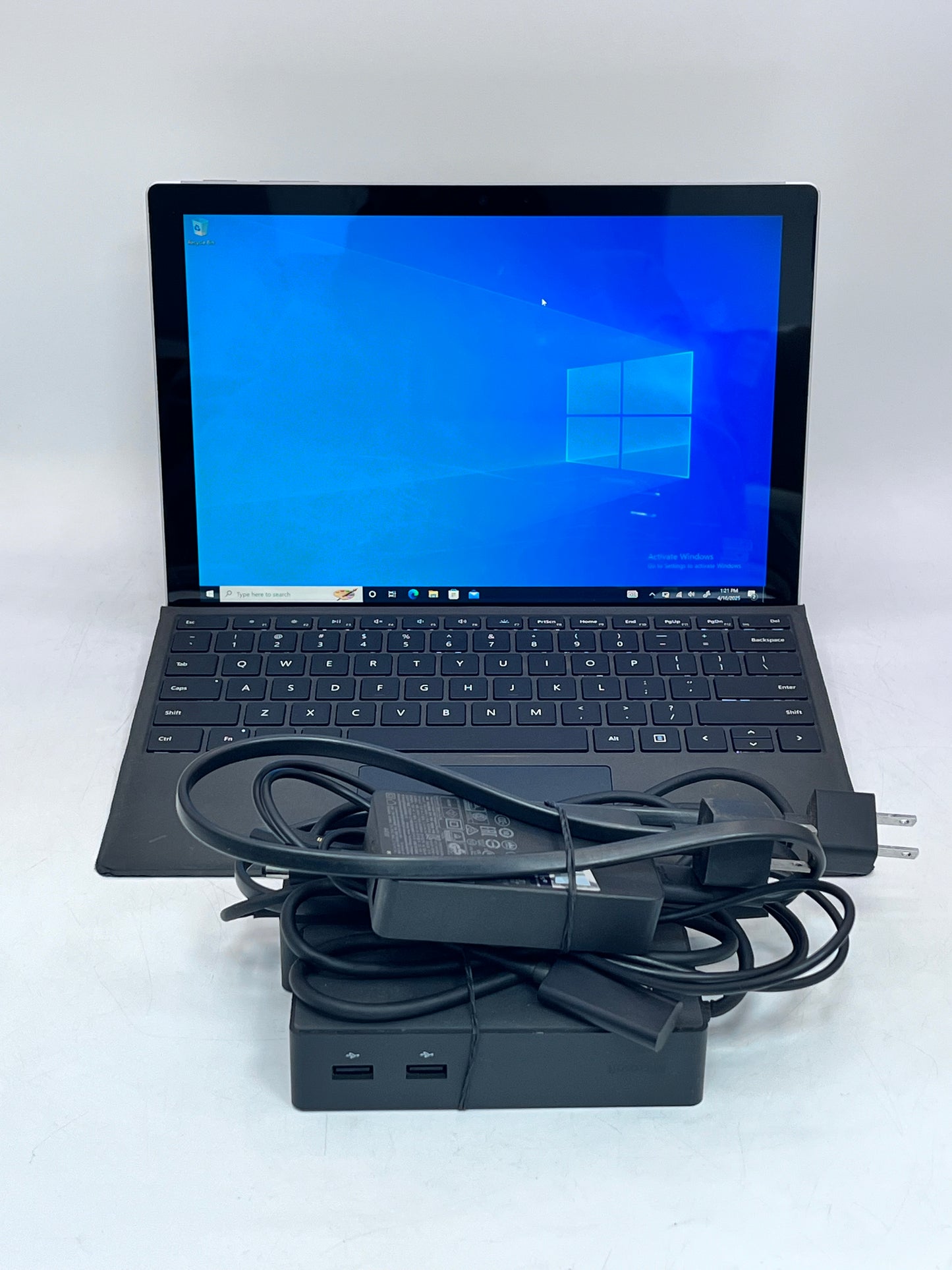 Microsoft Surface Pro 1796 12.3" Core i7-7660U 2.5GHz 8GB RAM 256GB