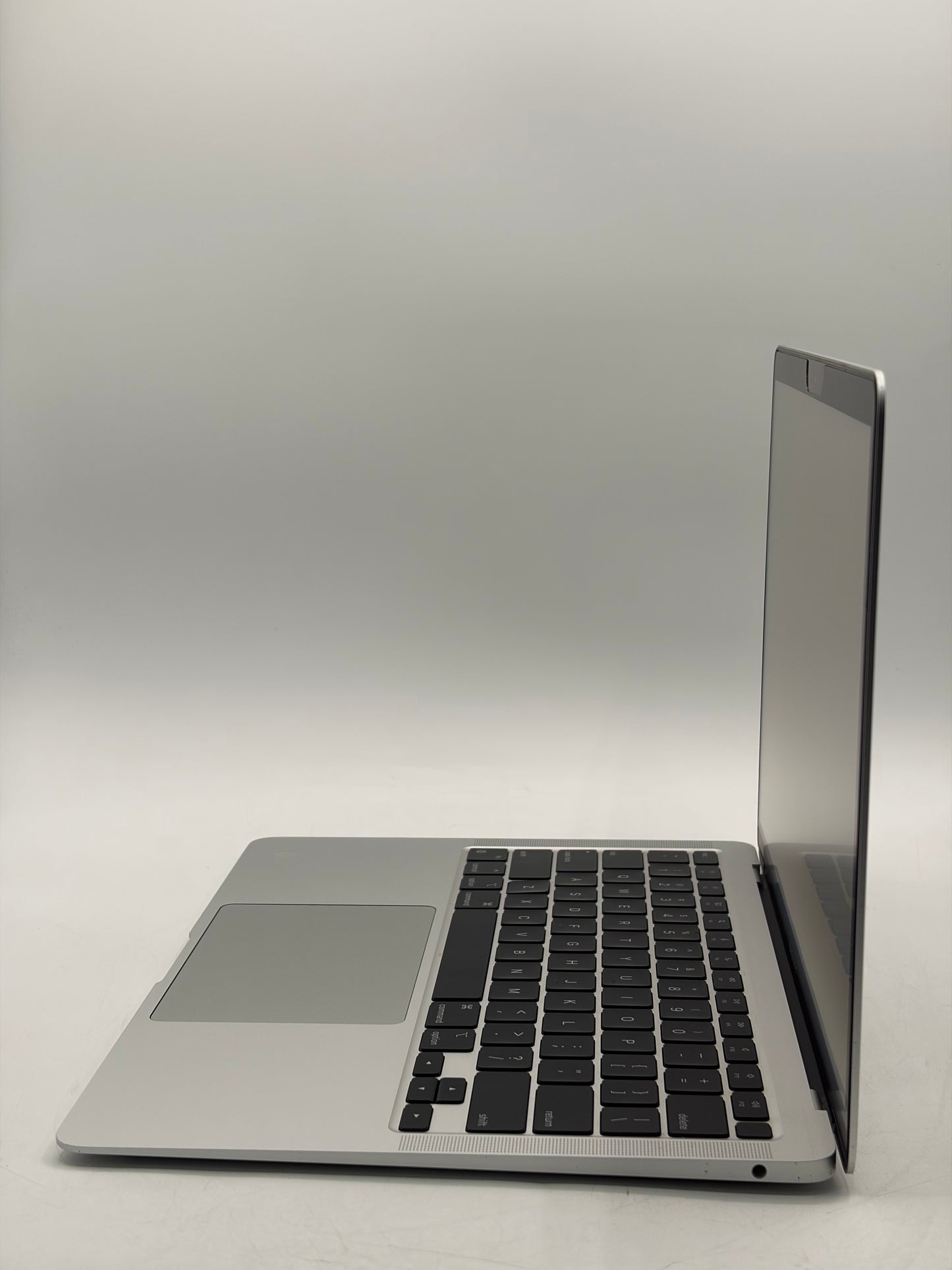 2020 Apple MacBook Air 13" A2337 M1 8C CPU 7C GPU 8GB RAM 256GB SSD - Silver