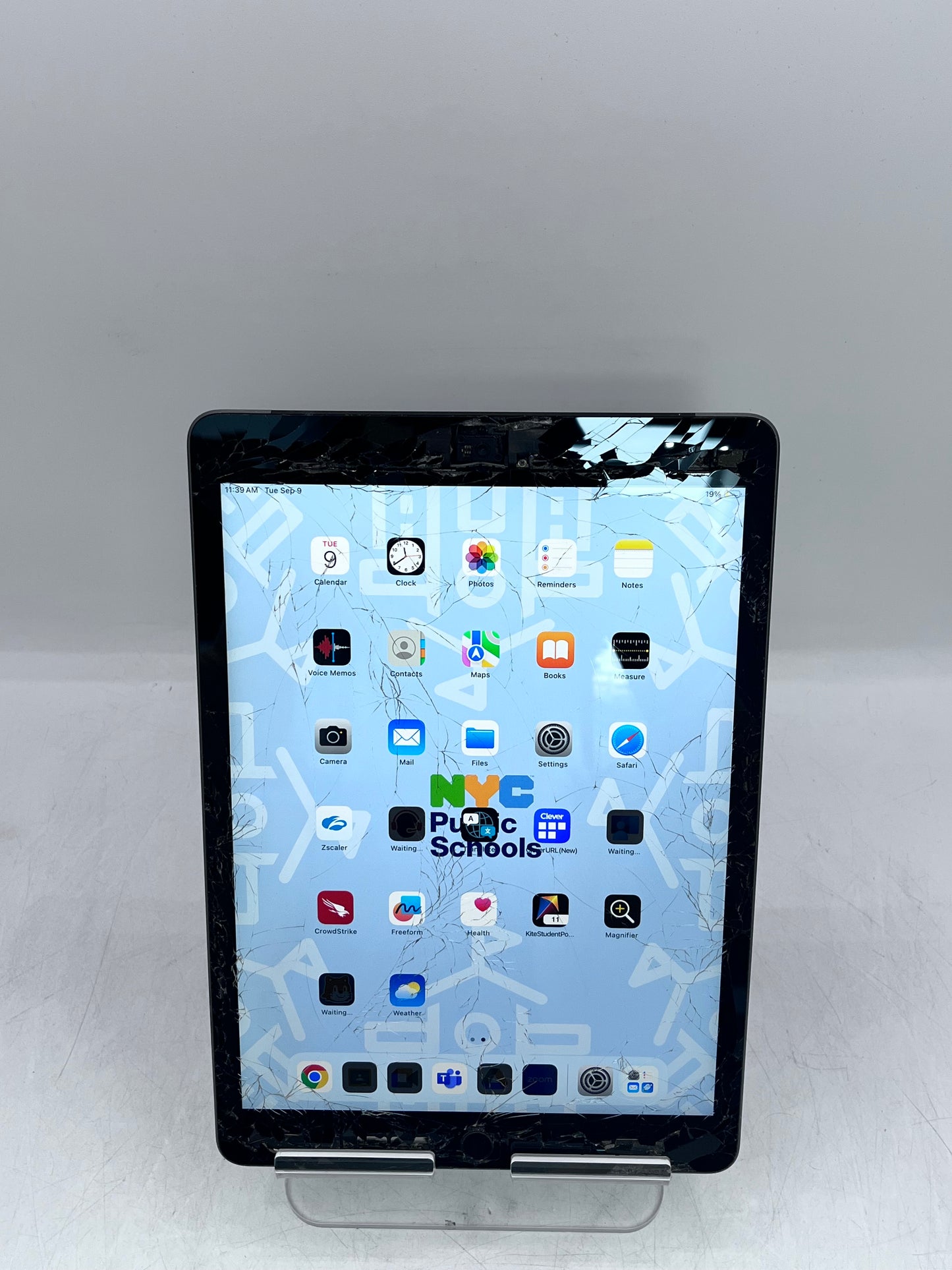Apple iPad 8th Gen (A2428) 10.2"  Wi-Fi + 4G - Space Gray