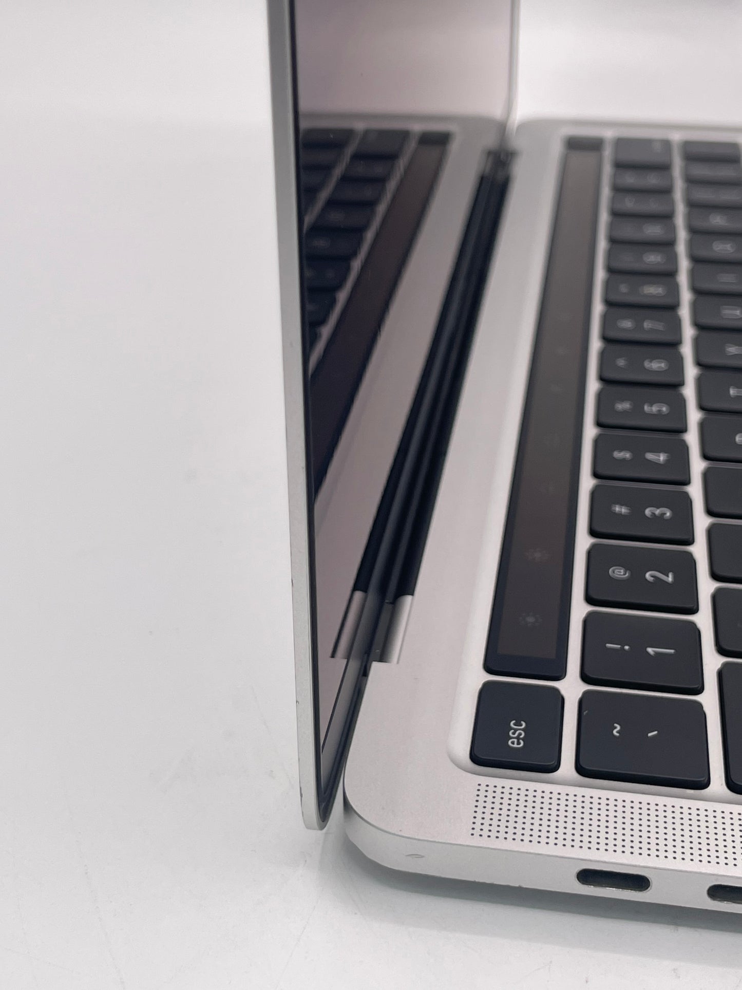 2020 Apple MacBook Pro 13.3" M1 8C 8GB 256GB A2338 REMOTELY MANAGED