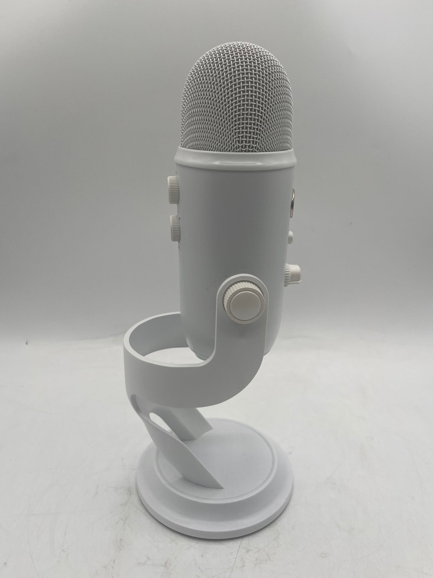 Blue Yeti A00132 Condenser Studio Microphone White