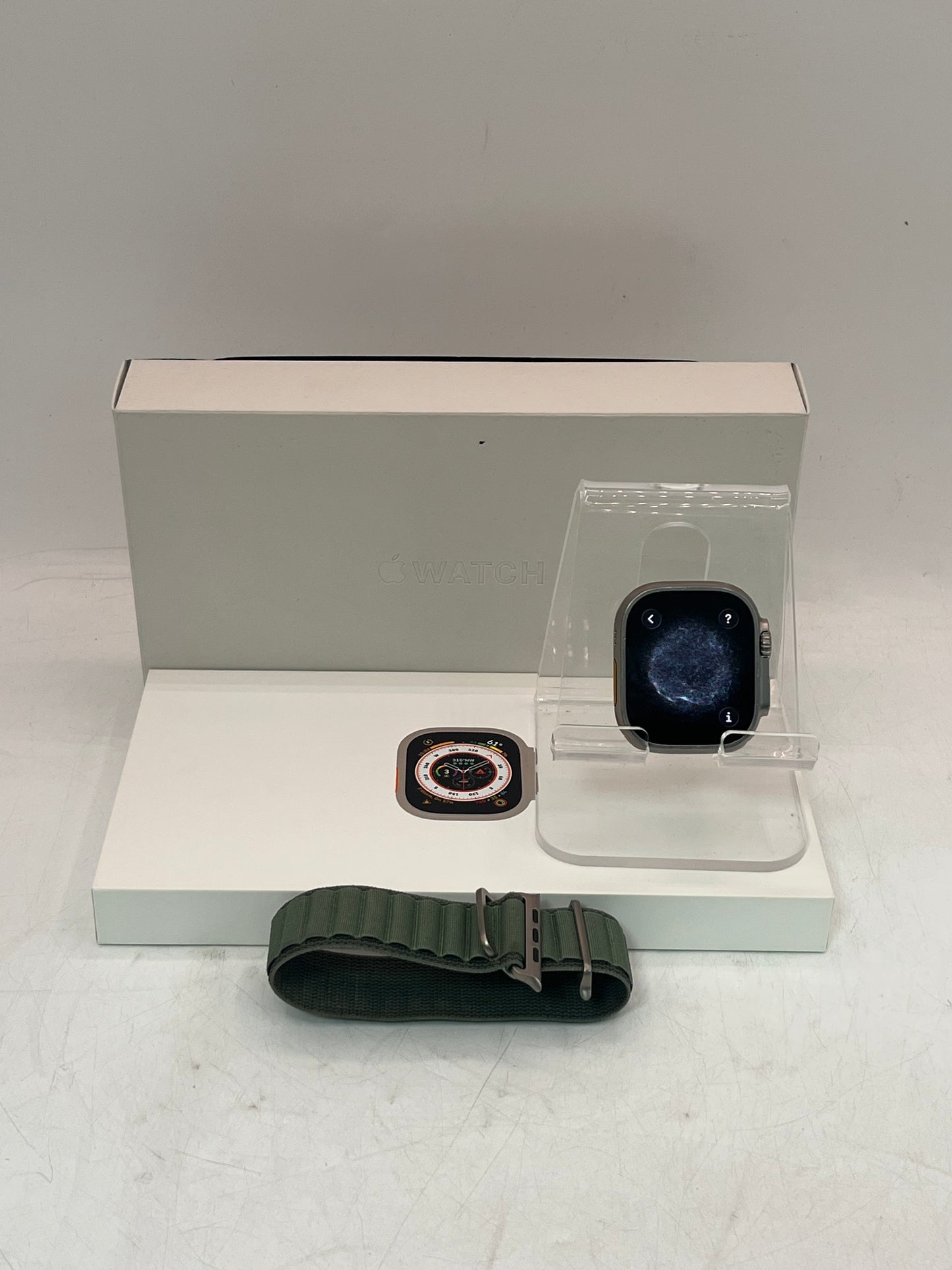 2022 Apple Watch Ultra A2622 MQEW3LL/A 49mm Titanium GPS + Cellular + Green Alpine Loop M Band - Black